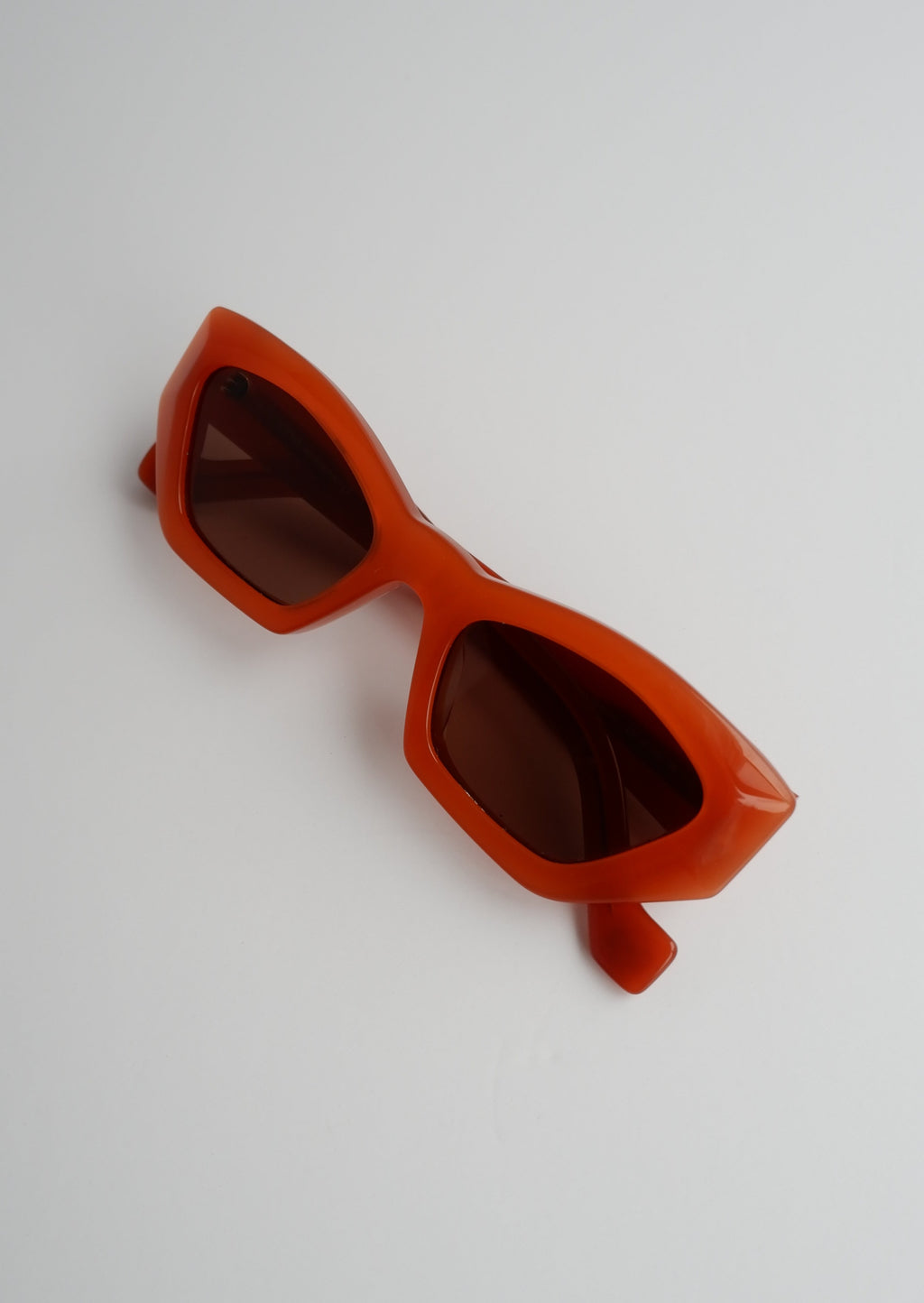 Authentiques Lunettes de Soleil Loewe Œil de Chat Orange d'Occasion