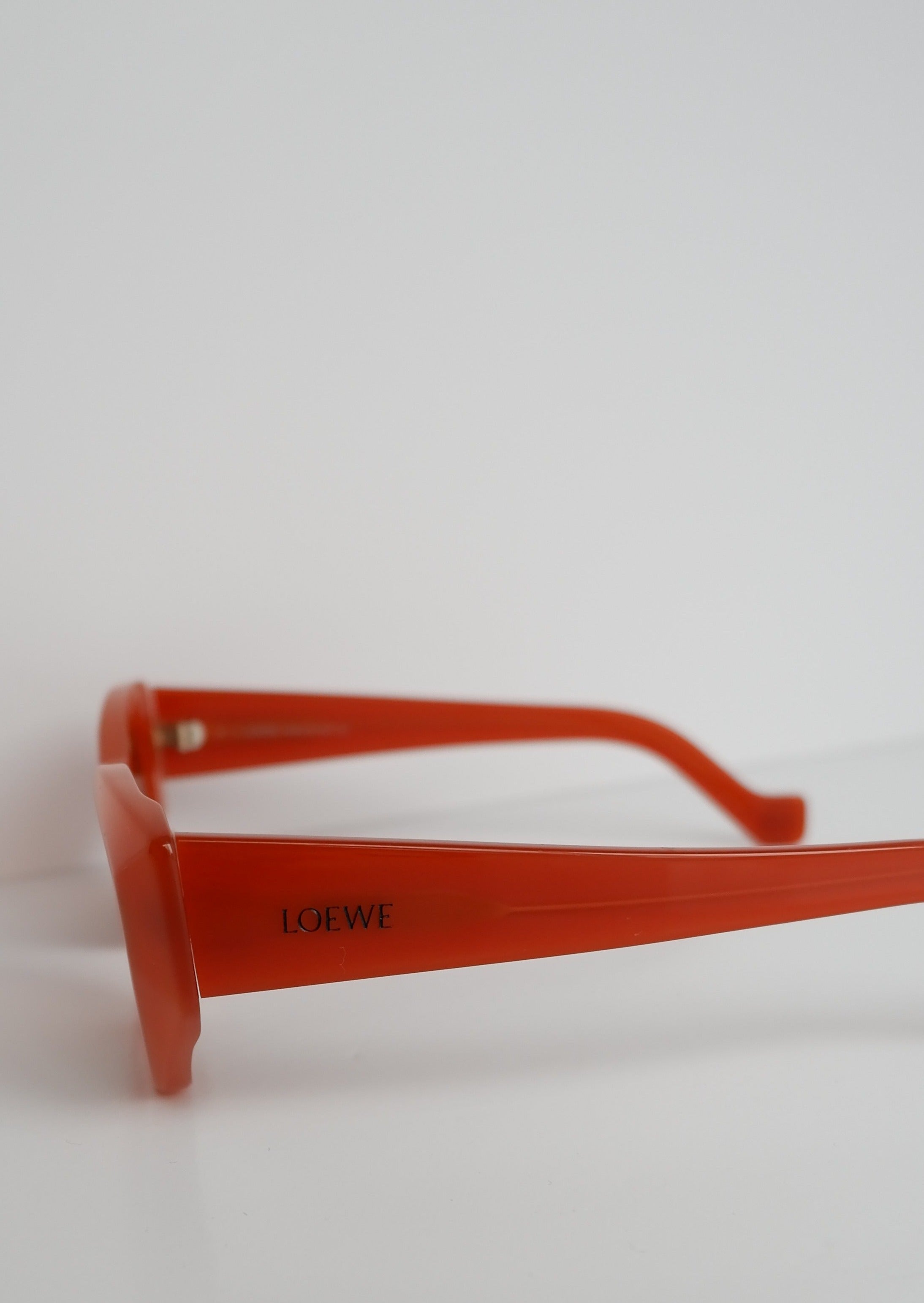 Authentiques Lunettes de Soleil Loewe Œil de Chat Orange d'Occasion