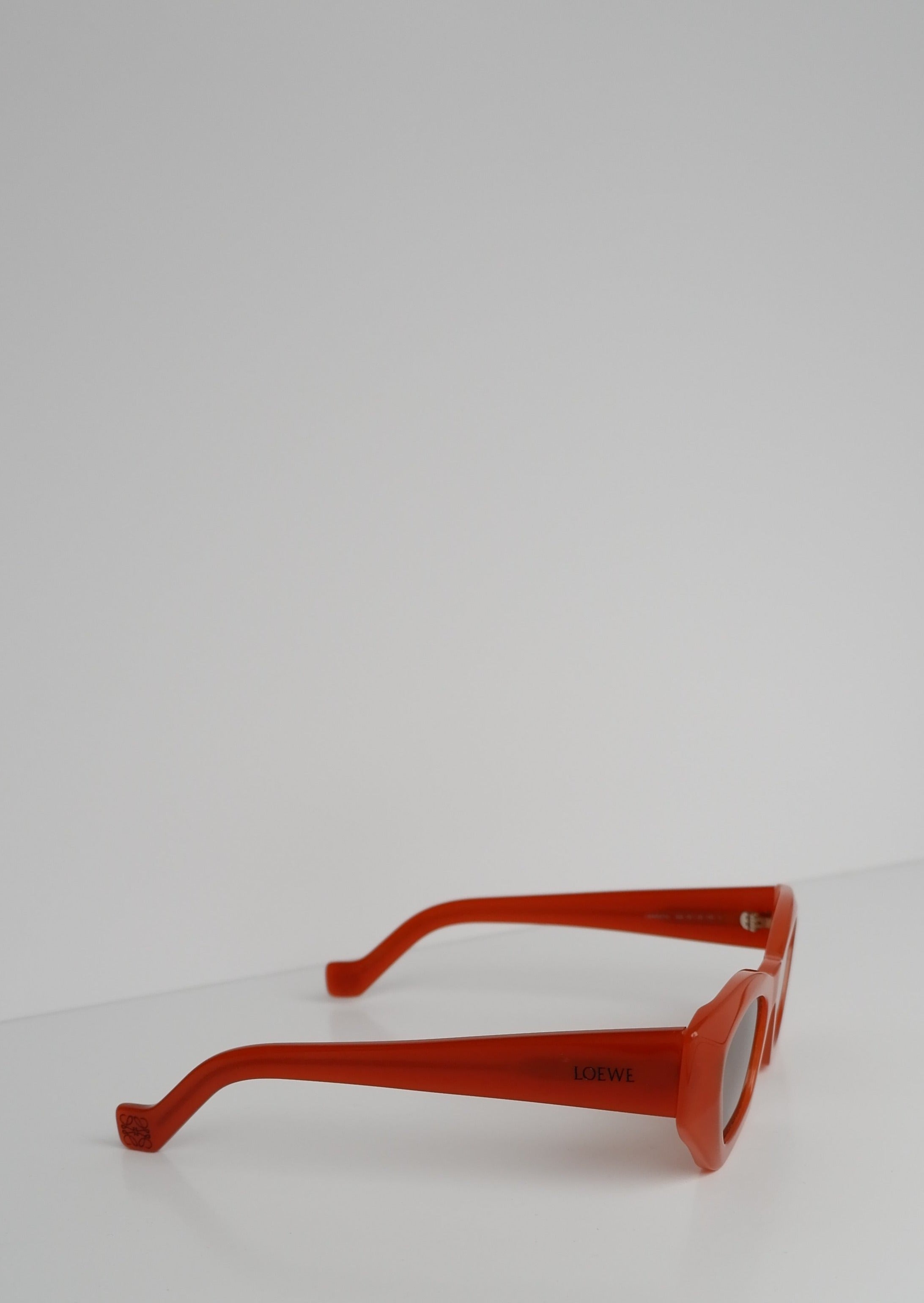 Authentiques Lunettes de Soleil Loewe Œil de Chat Orange d'Occasion
