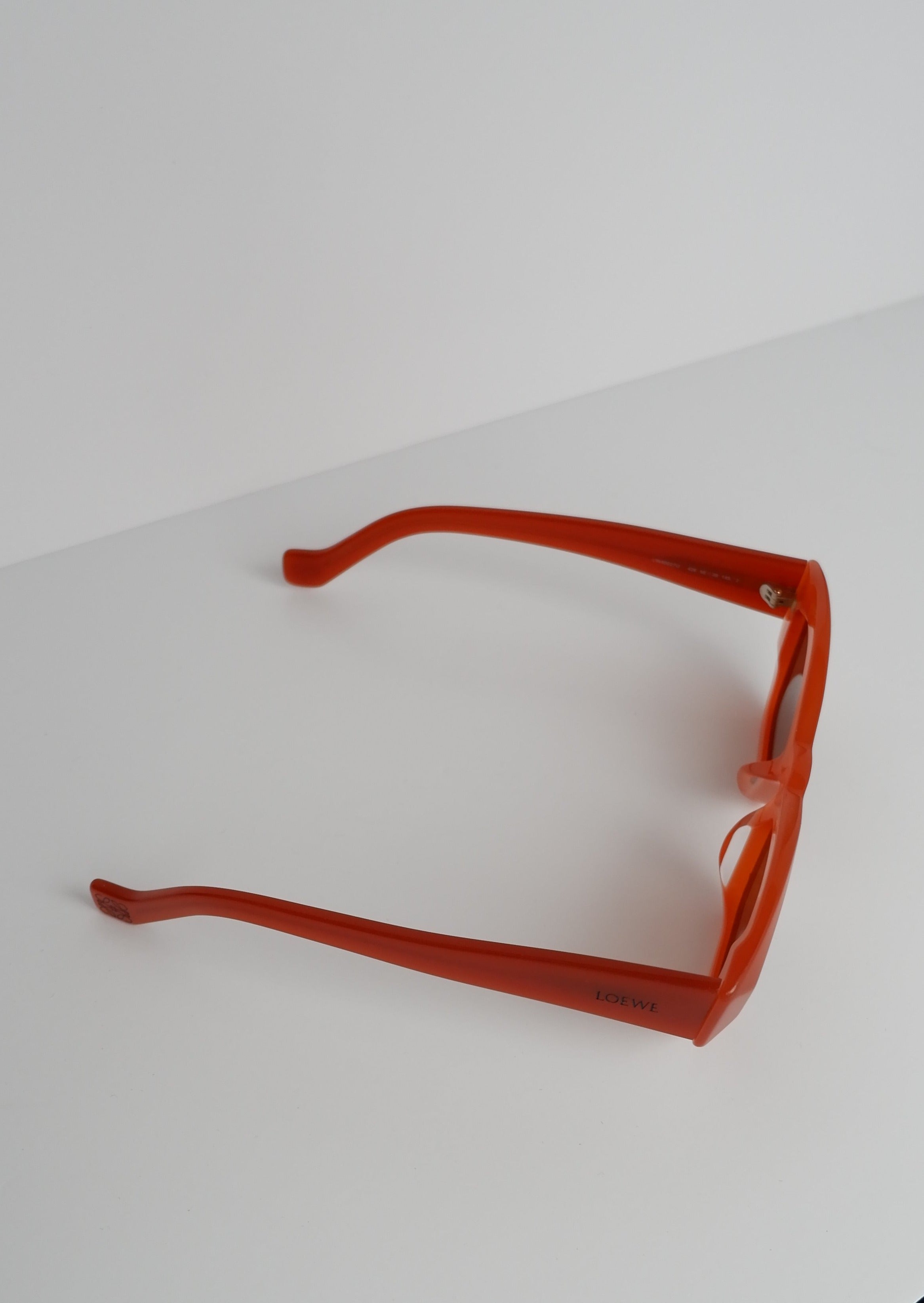 Authentiques Lunettes de Soleil Loewe Œil de Chat Orange d'Occasion