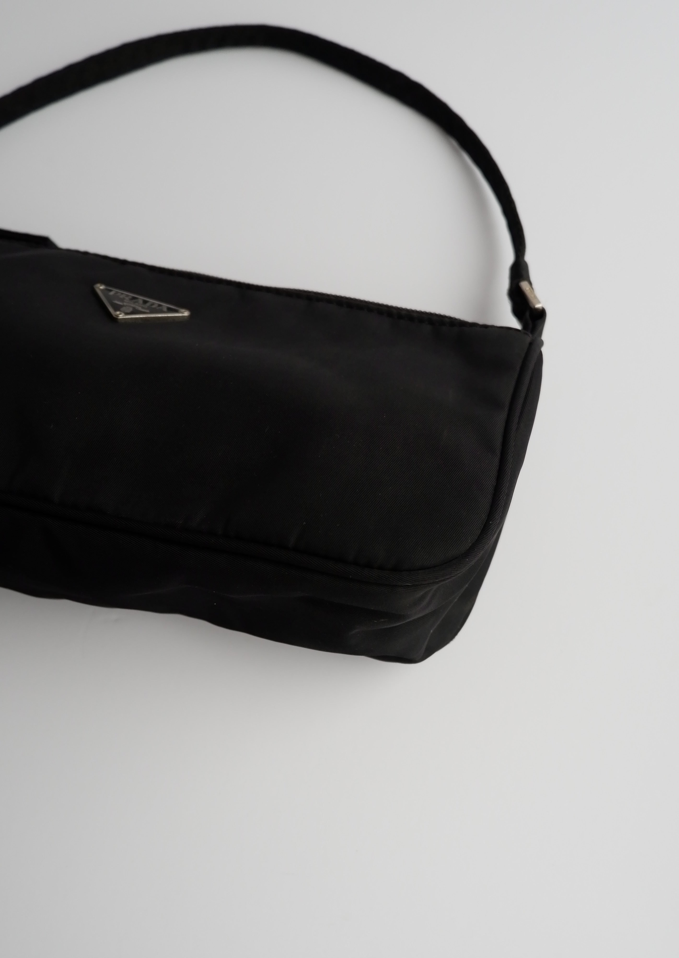 Authentique sac à bandoulière mini Prada en nylon noir d'occasion