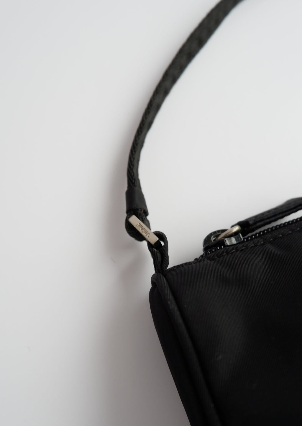 Authentique sac à bandoulière mini Prada en nylon noir d'occasion