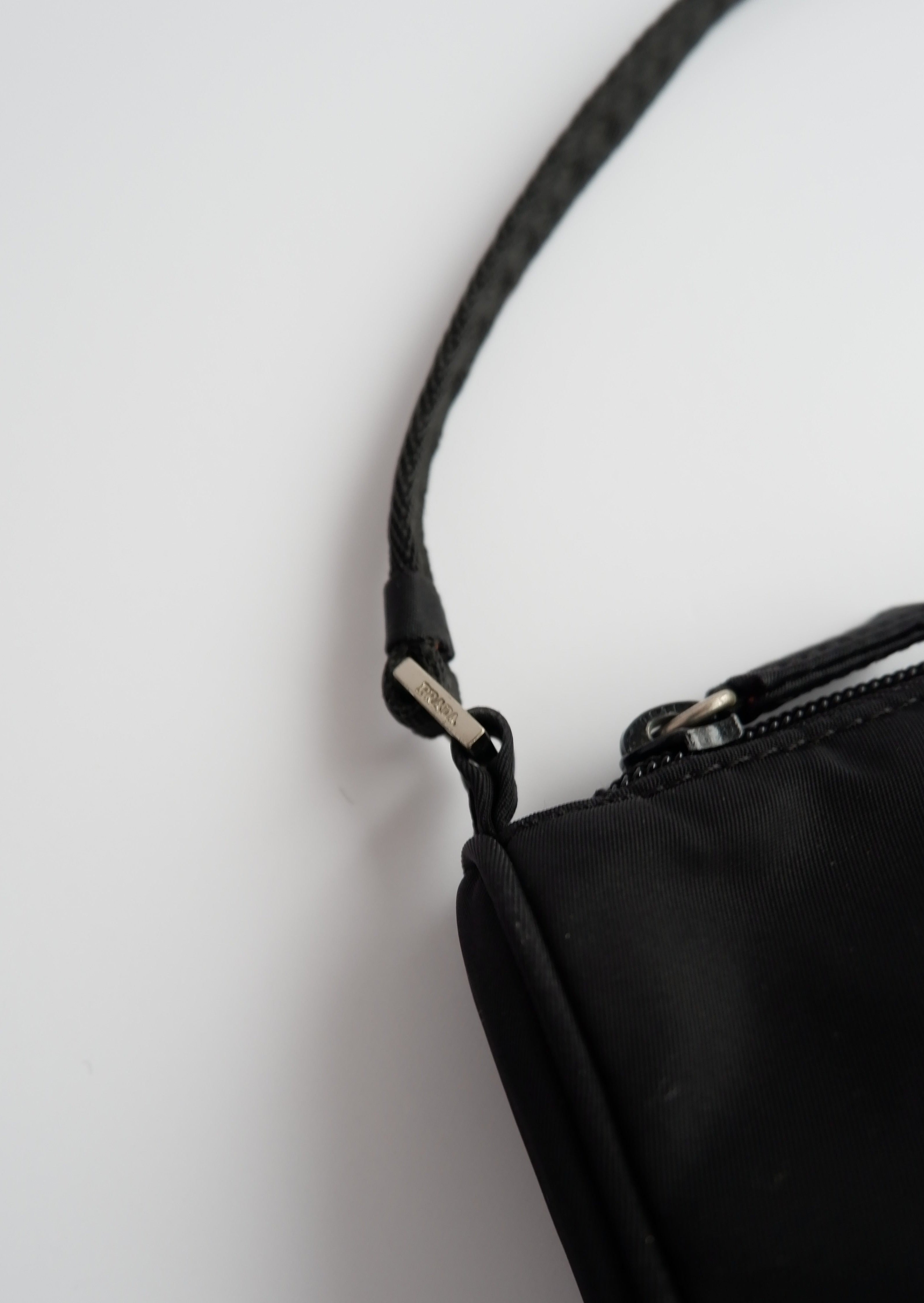 Authentique sac à bandoulière mini Prada en nylon noir d'occasion