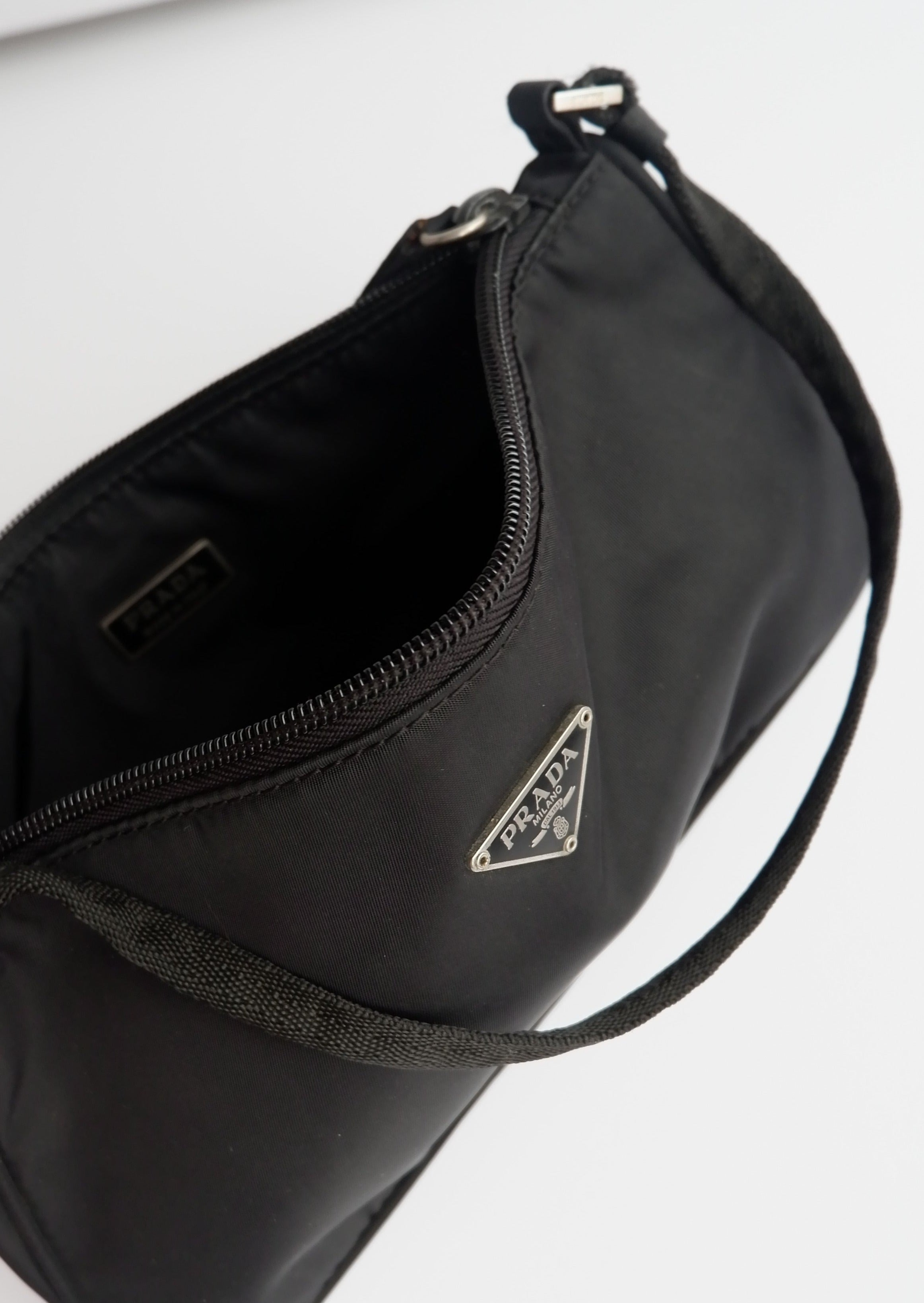 Authentique sac à bandoulière mini Prada en nylon noir d'occasion