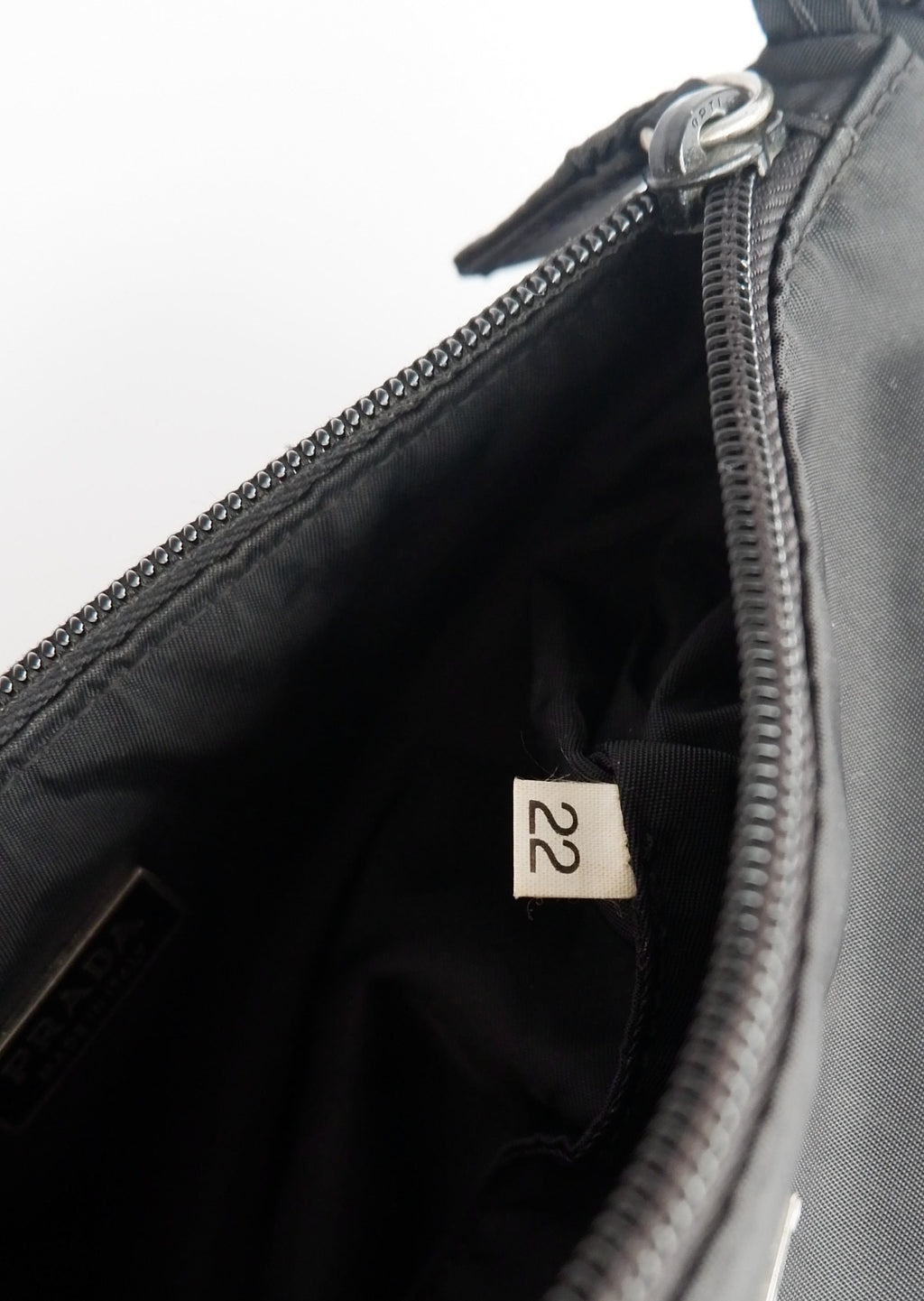 Authentique sac à bandoulière mini Prada en nylon noir d'occasion