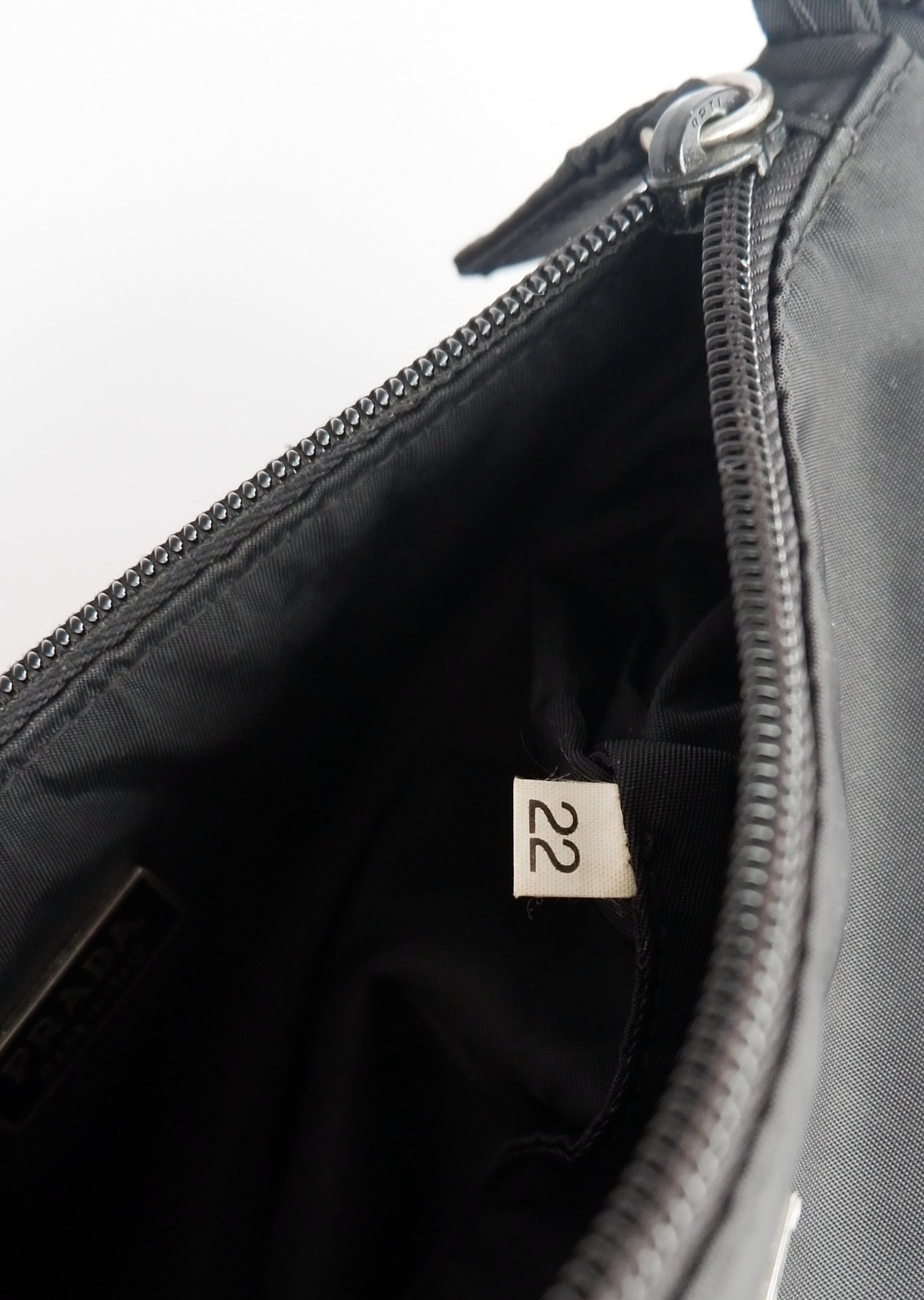 Authentique sac à bandoulière mini Prada en nylon noir d'occasion