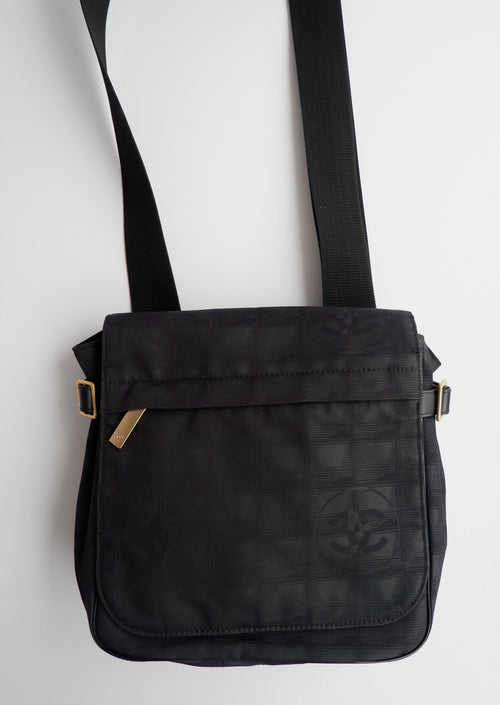 Sac bandoulière Chanel Travel Line noir authentique d'occasion