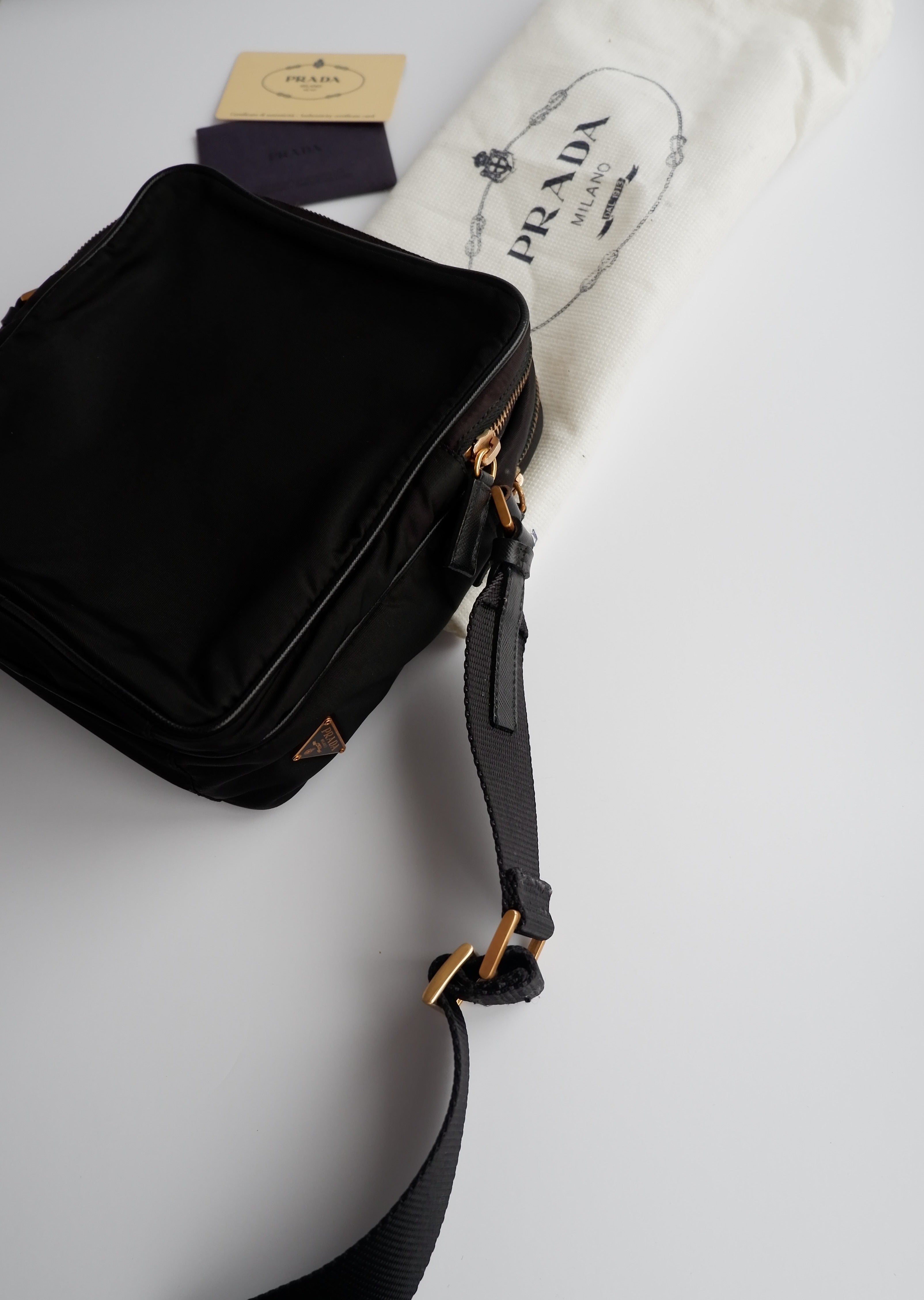 Authentique sac à bandoulière en nylon noir Prada d'occasion