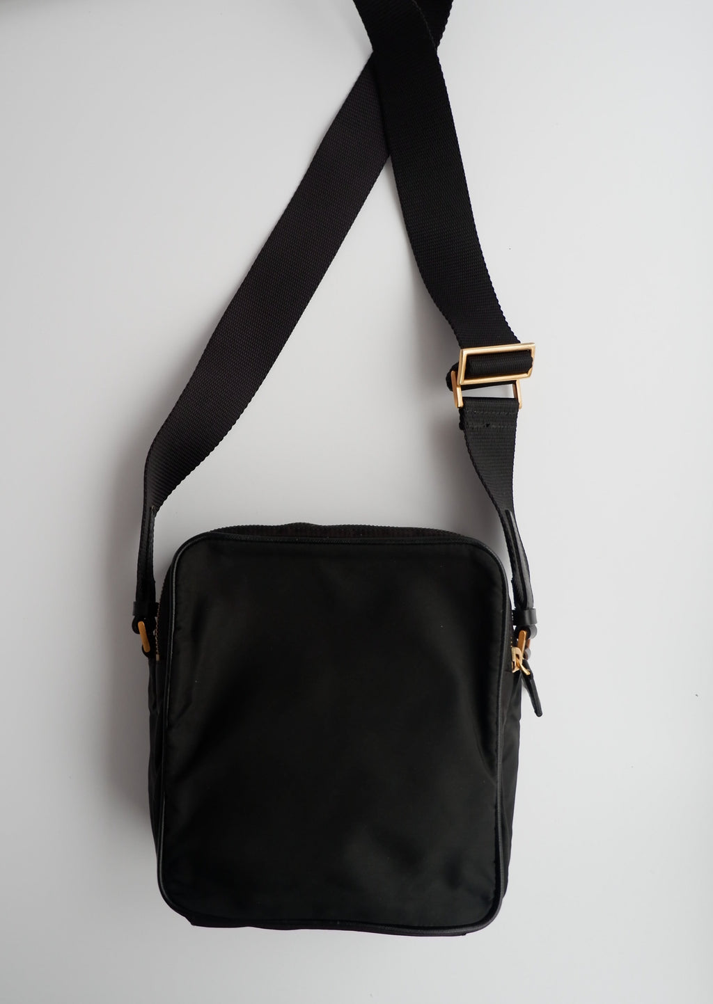 Authentique sac à bandoulière en nylon noir Prada d'occasion