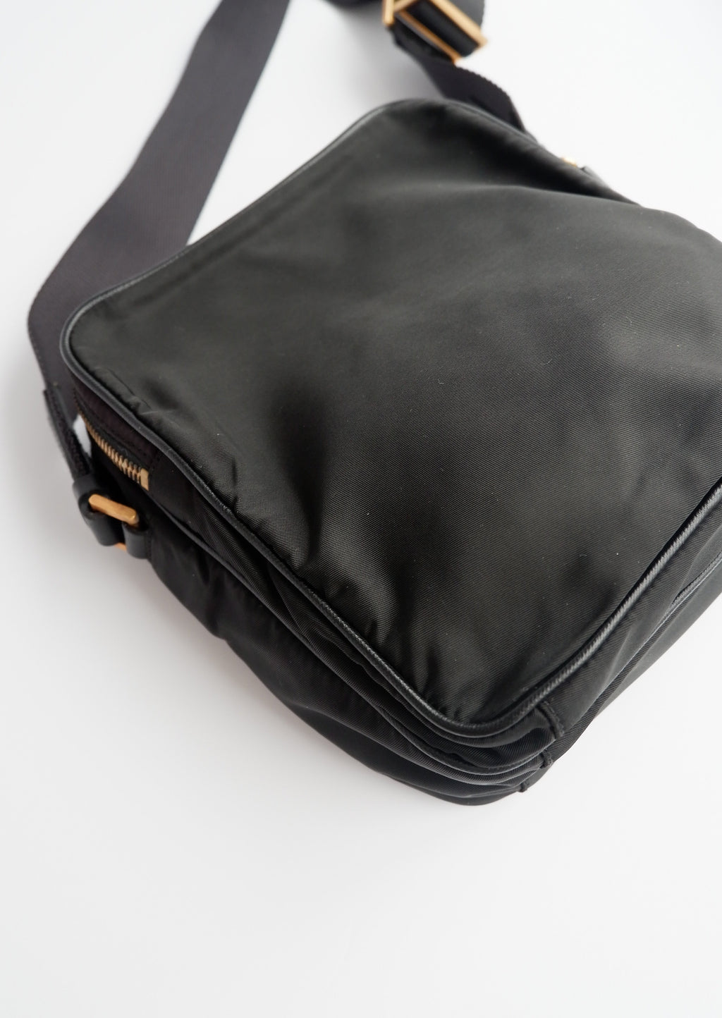 Authentique sac à bandoulière en nylon noir Prada d'occasion