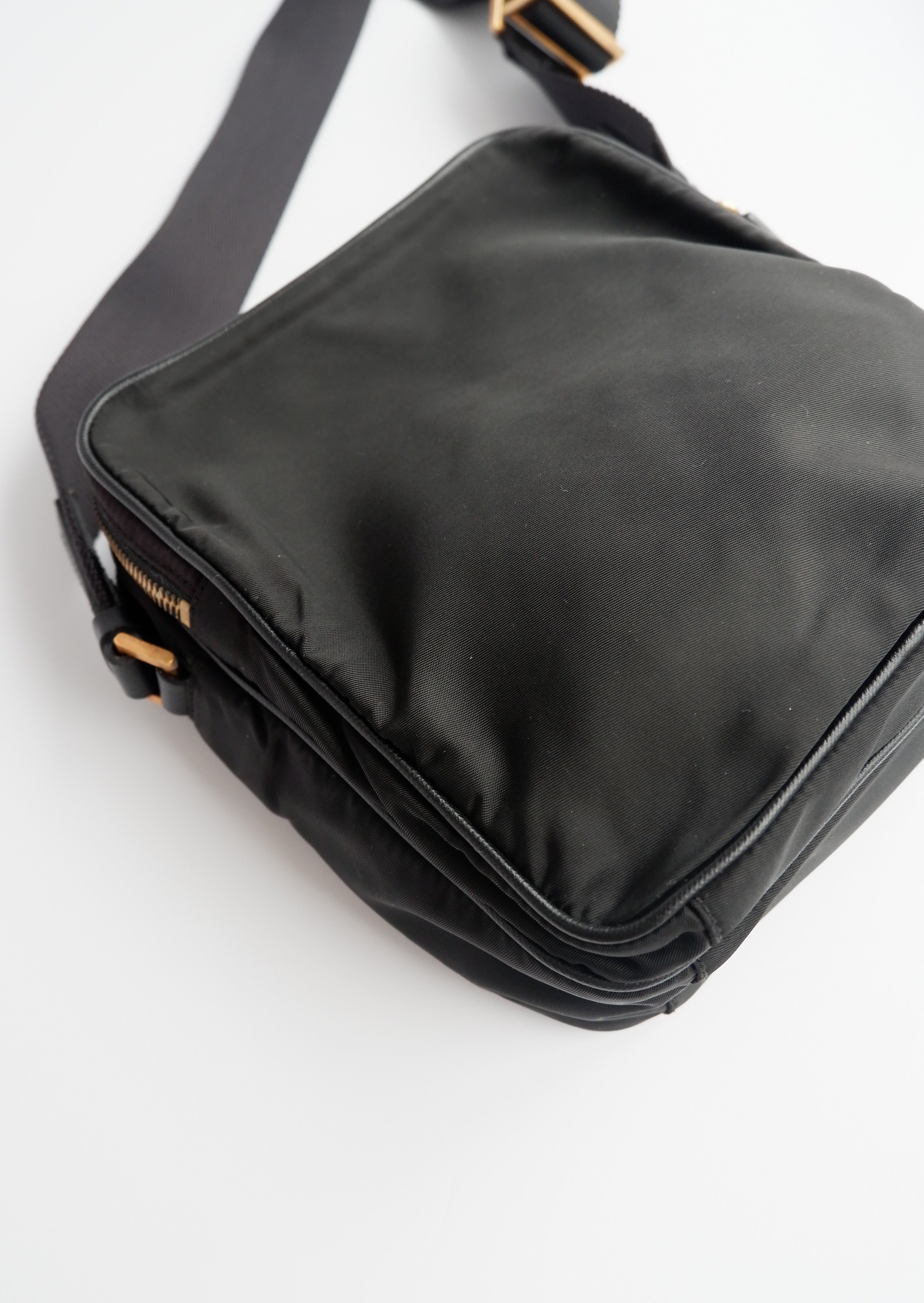 Authentique sac à bandoulière en nylon noir Prada d'occasion