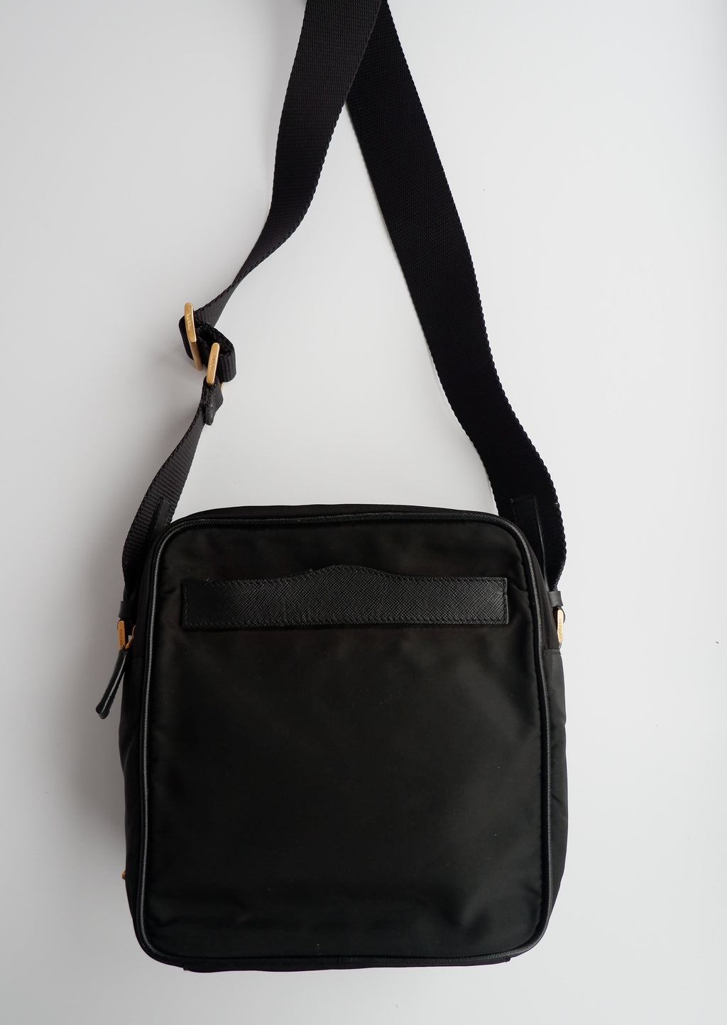 Authentique sac à bandoulière en nylon noir Prada d'occasion