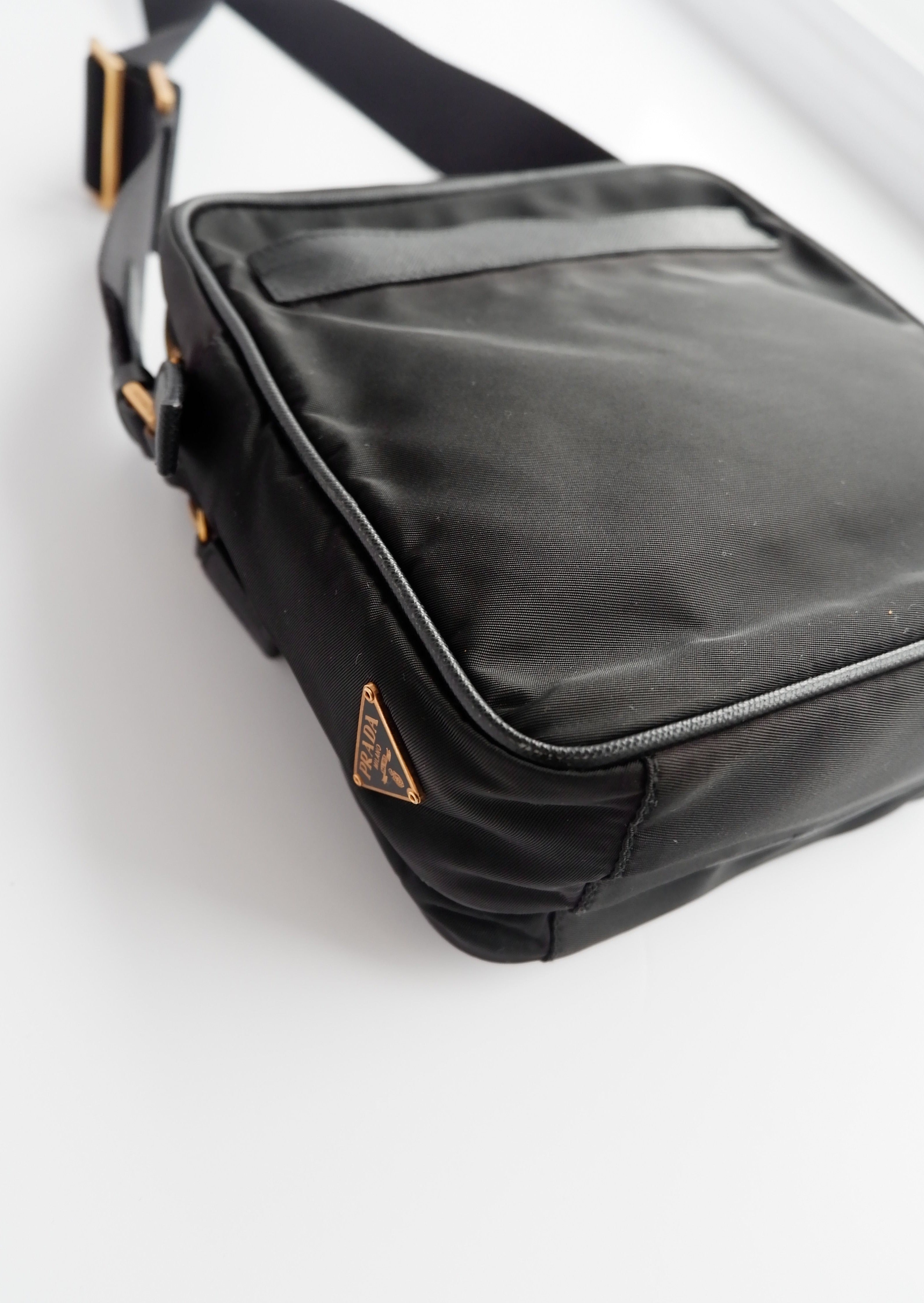 Authentique sac à bandoulière en nylon noir Prada d'occasion