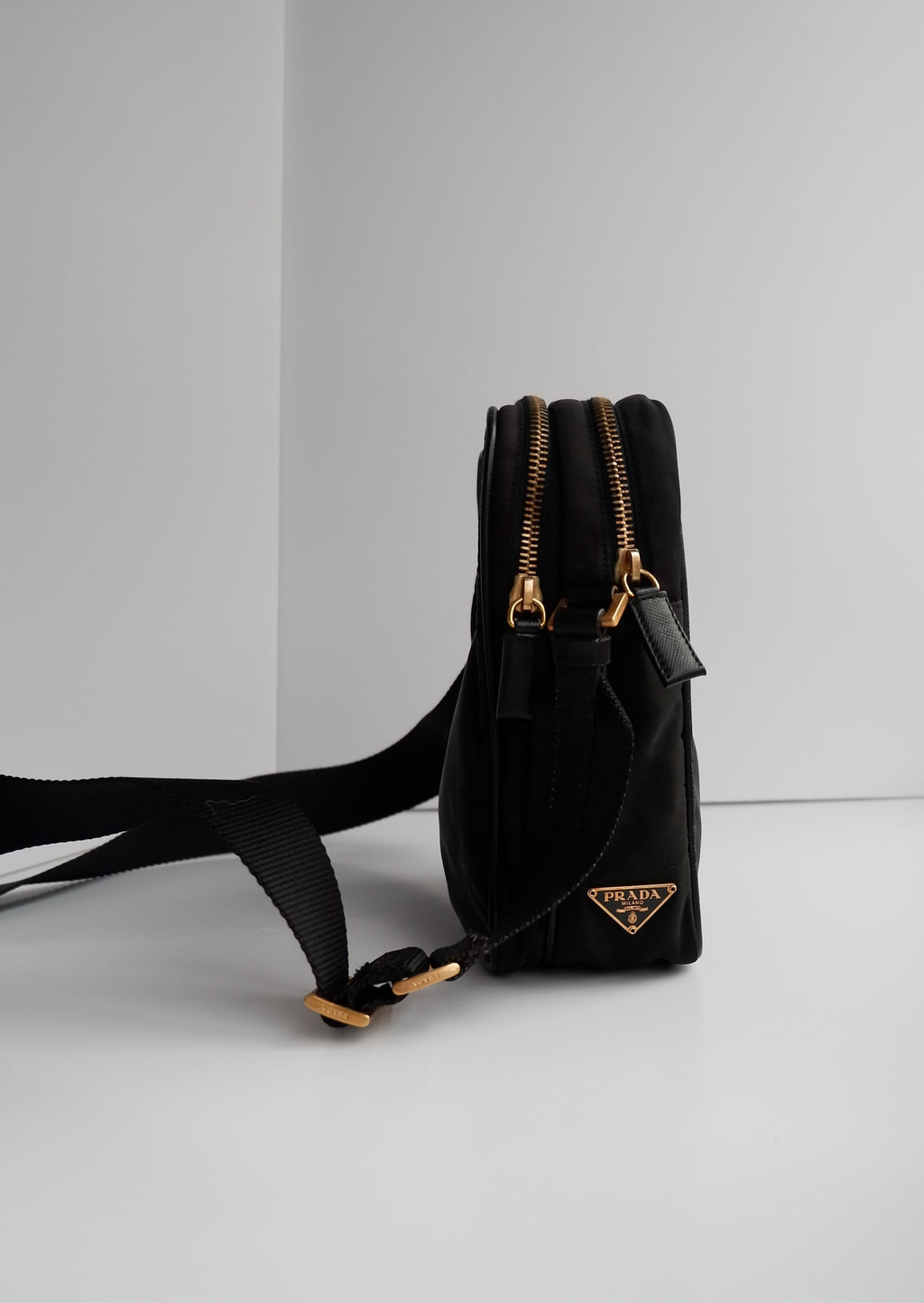 Authentique sac à bandoulière en nylon noir Prada d'occasion