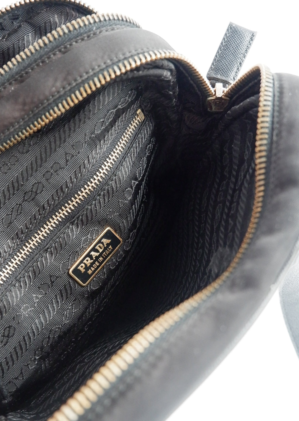 Authentique sac à bandoulière en nylon noir Prada d'occasion