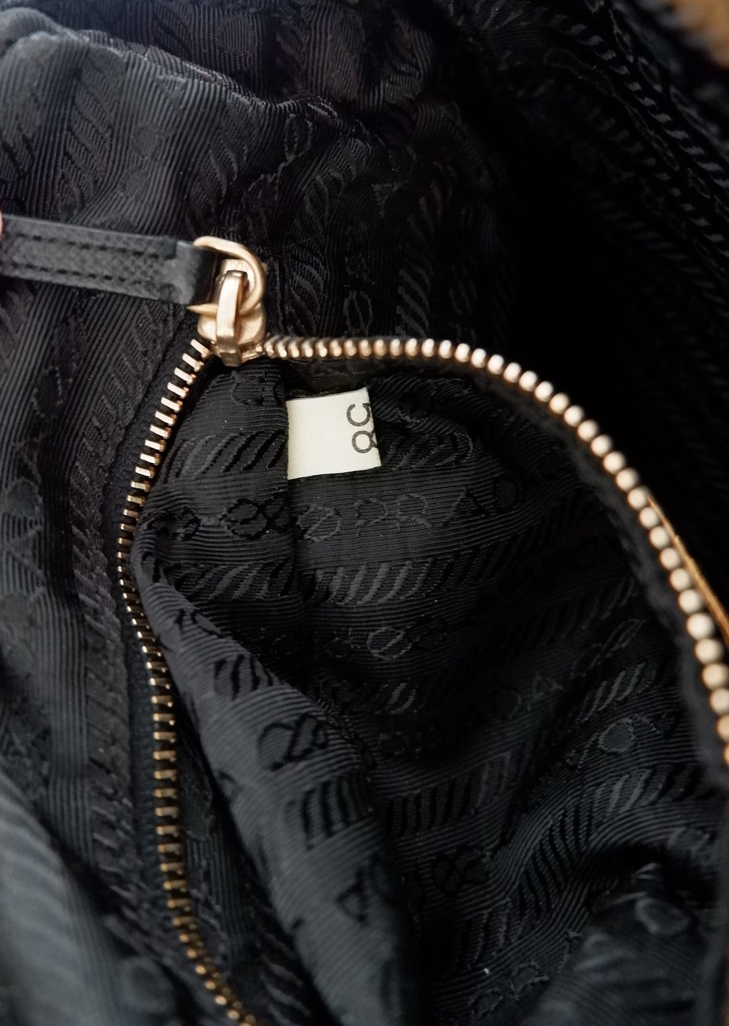 Authentique sac à bandoulière en nylon noir Prada d'occasion