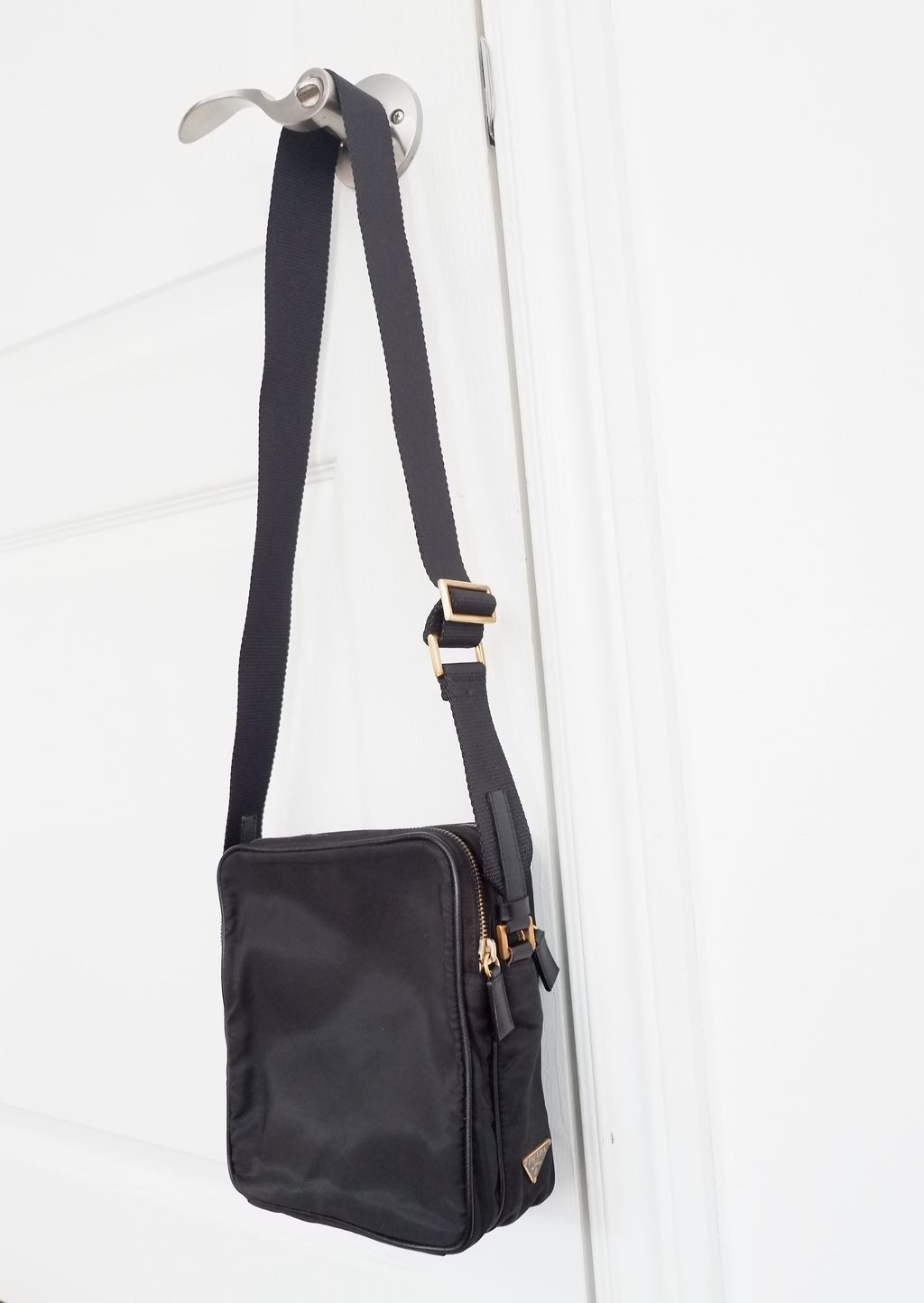 Authentique sac à bandoulière en nylon noir Prada d'occasion