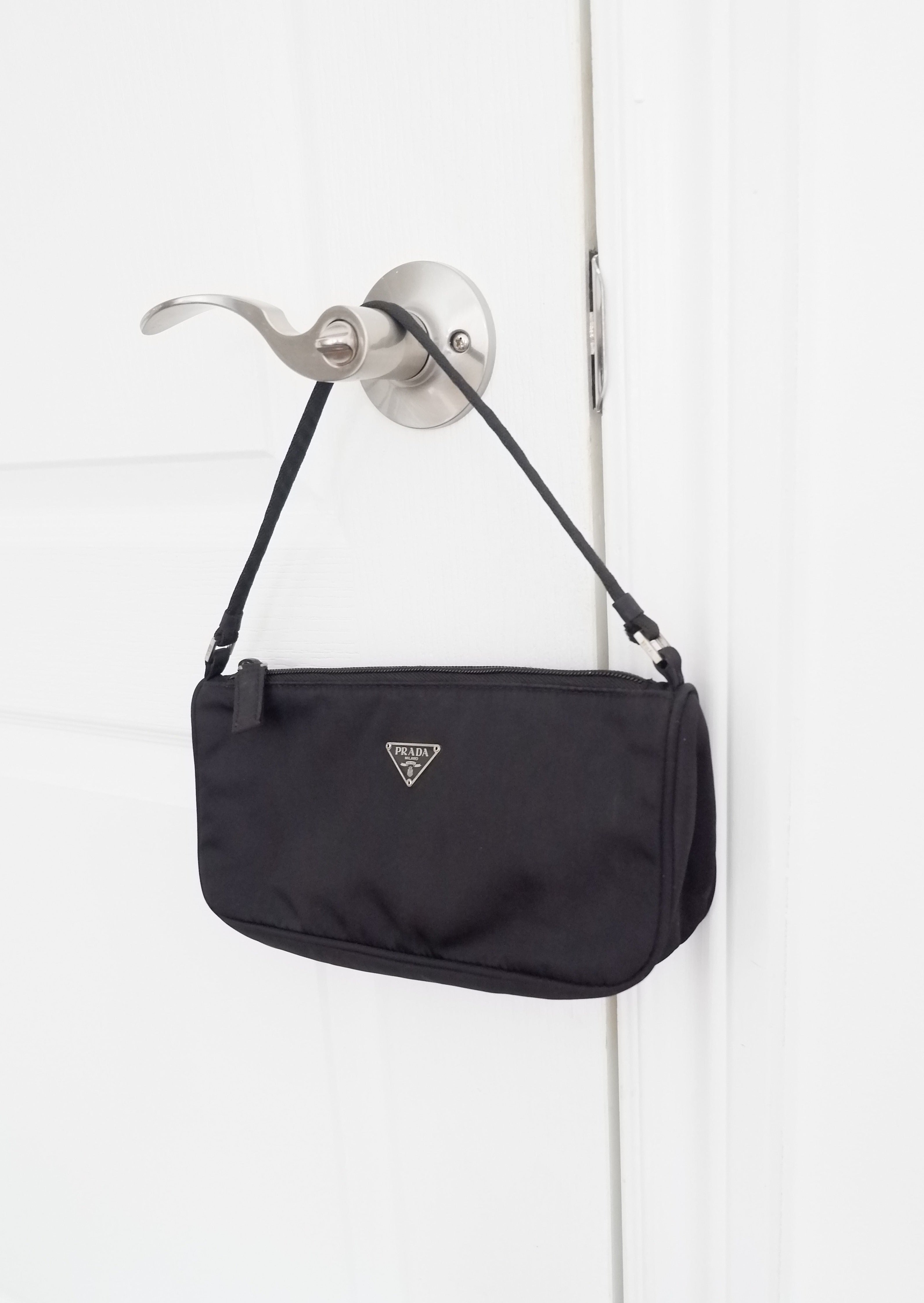 Authentique sac à bandoulière mini Prada en nylon noir d'occasion