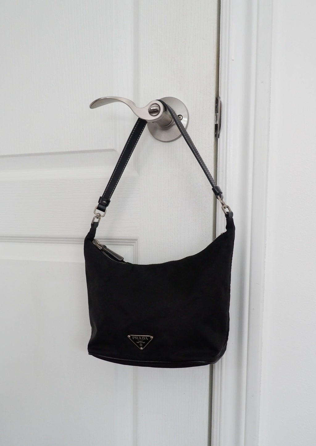 Authentique sac à bandoulière Prada en nylon noir d'occasion