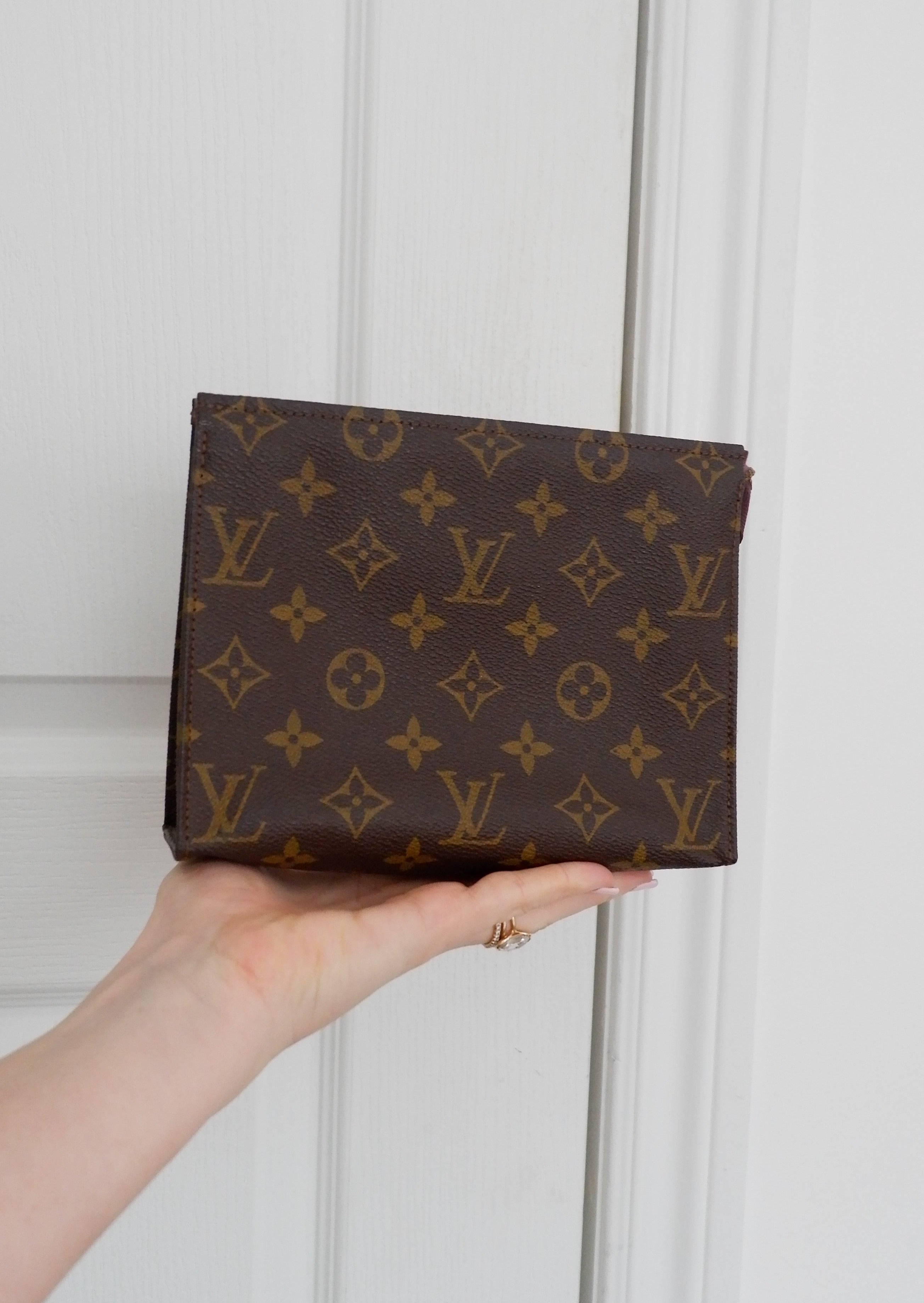 Trousse de Toilette 19 Louis Vuitton Monogramme Vintage Authentique d'Occasion