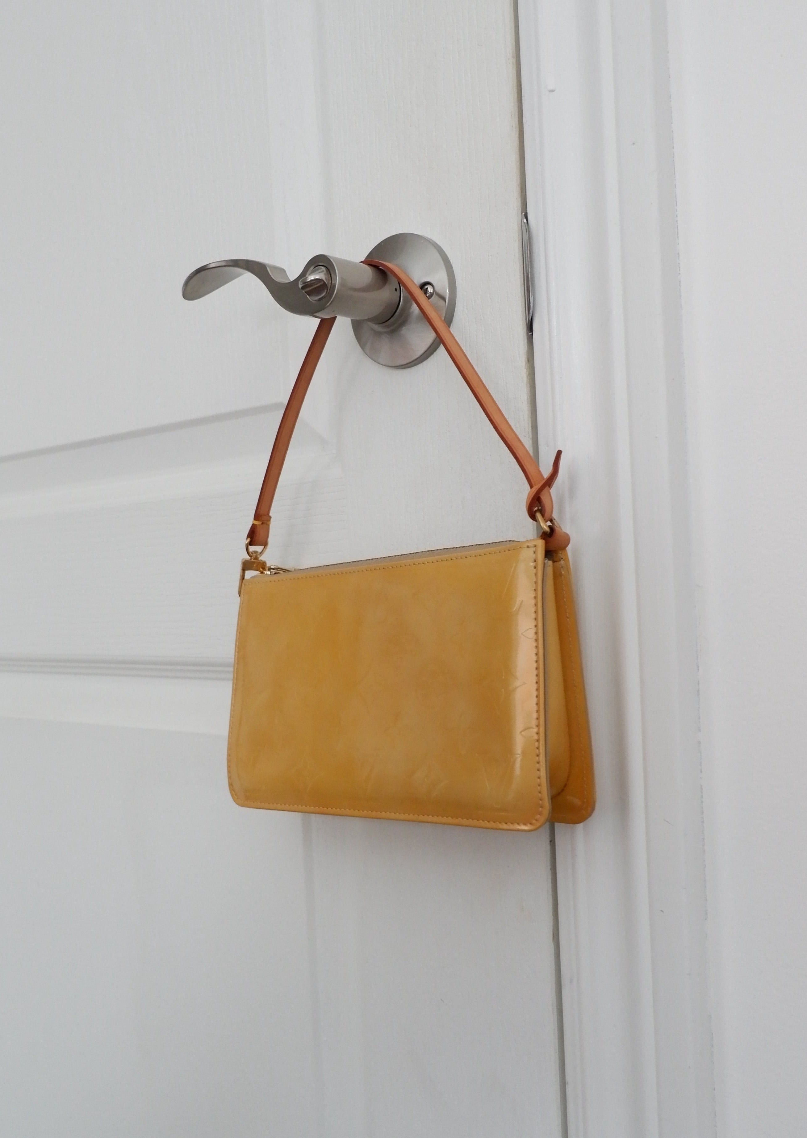 Authentique Louis Vuitton Vernis Jaune Lexington Pochette/Sac à bandoulière d'occasion
