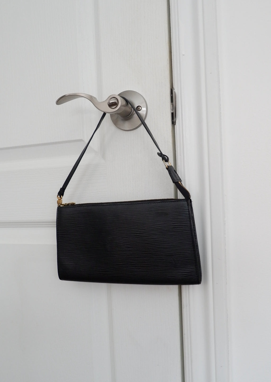 Pochette accessoire Louis Vuitton Épi noir authentique d'occasion