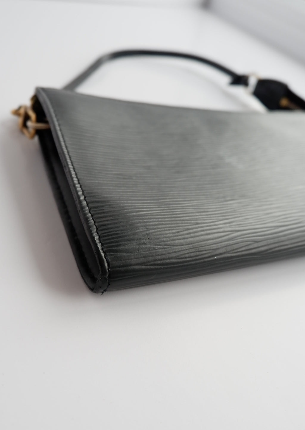 Pochette accessoire Louis Vuitton Épi noir authentique d'occasion