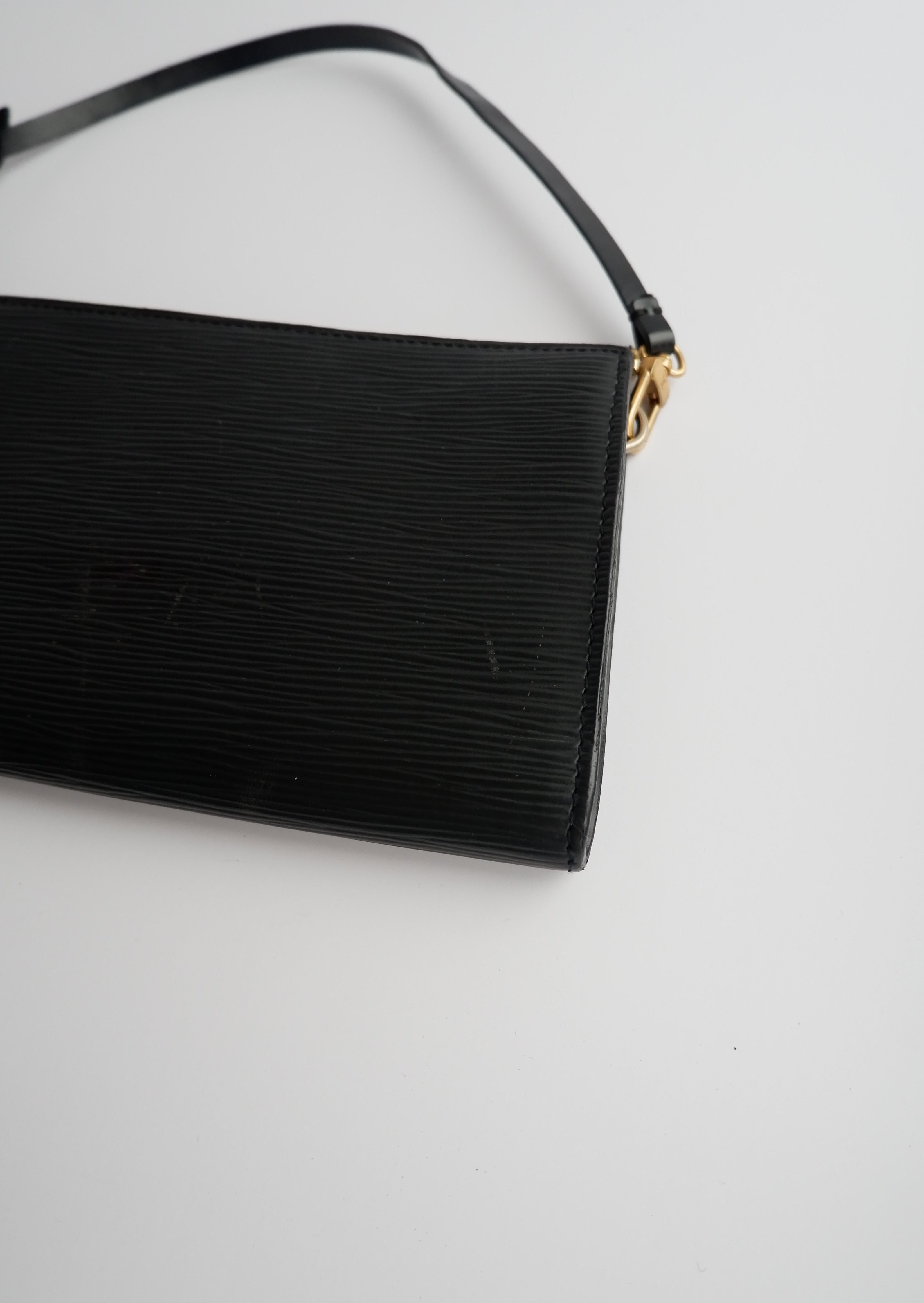 Pochette accessoire Louis Vuitton Épi noir authentique d'occasion