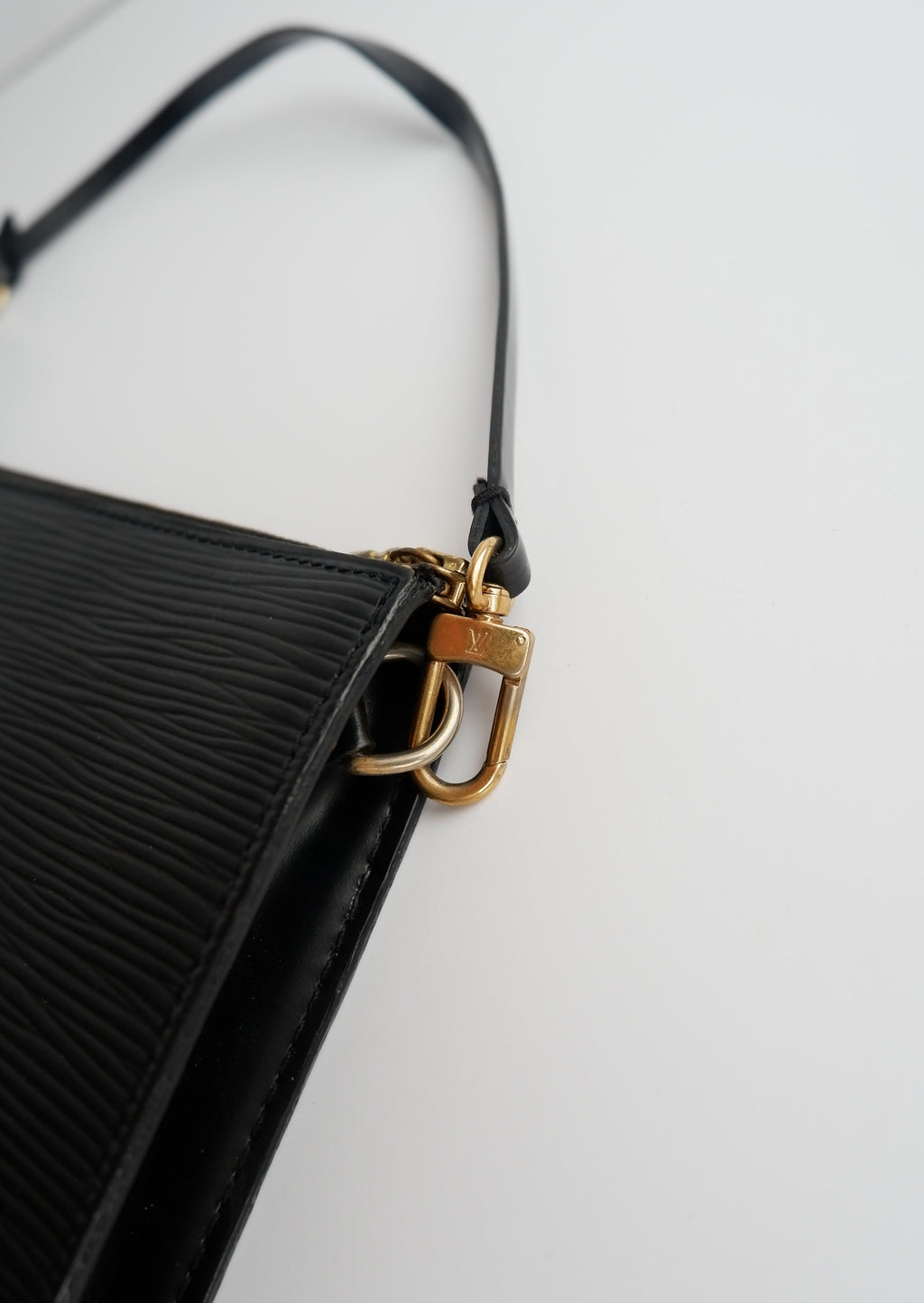 Pochette accessoire Louis Vuitton Épi noir authentique d'occasion