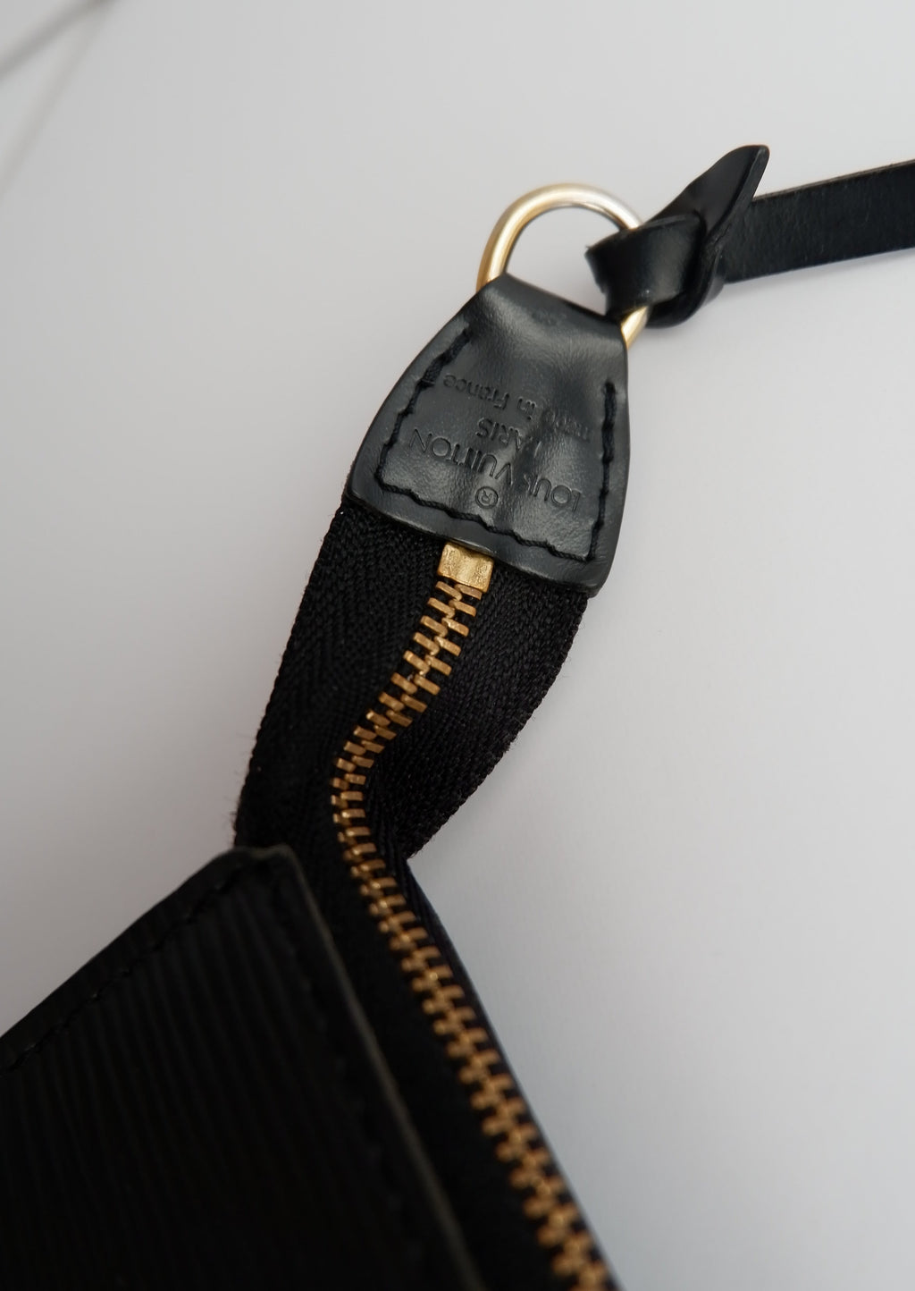 Pochette accessoire Louis Vuitton Épi noir authentique d'occasion