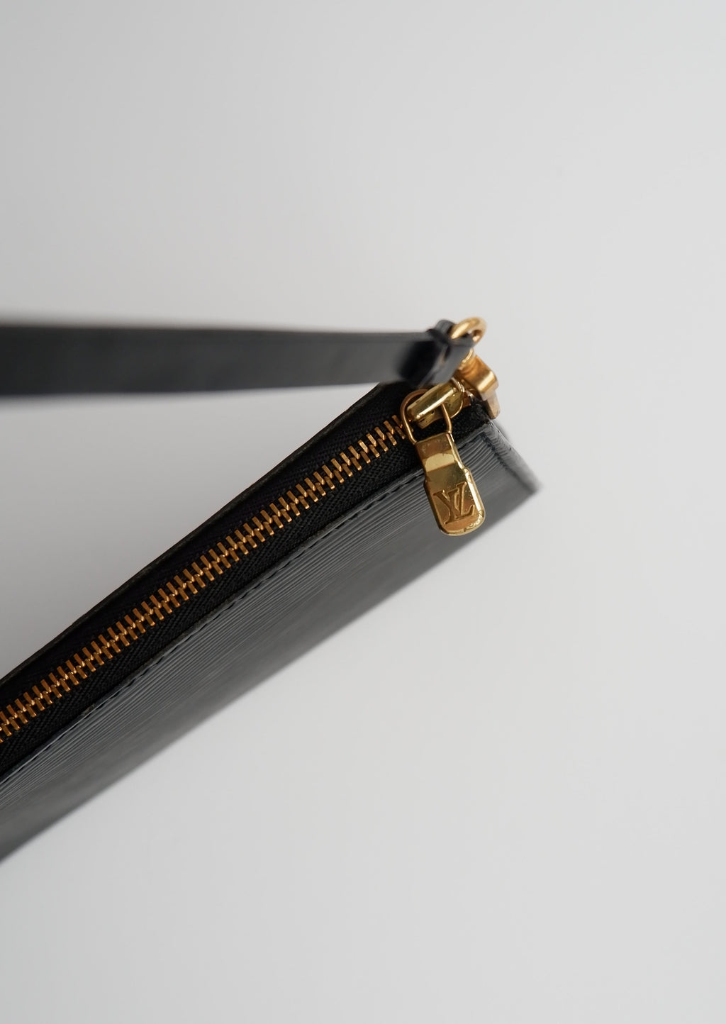Pochette accessoire Louis Vuitton Épi noir authentique d'occasion