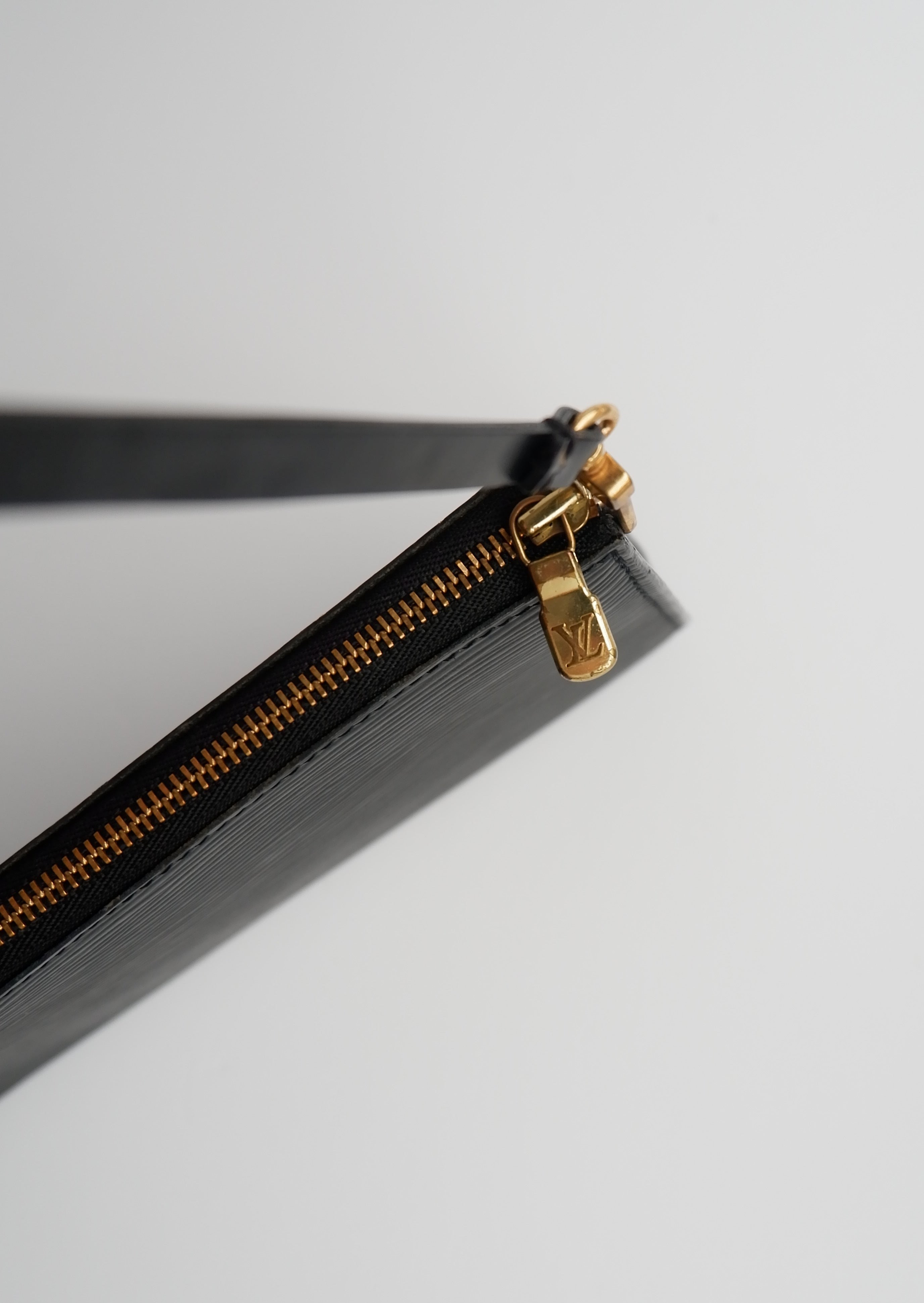 Pochette accessoire Louis Vuitton Épi noir authentique d'occasion