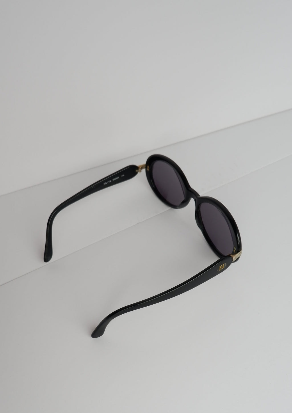 Authentiques lunettes de soleil rondes vintage Fendi noires d'occasion