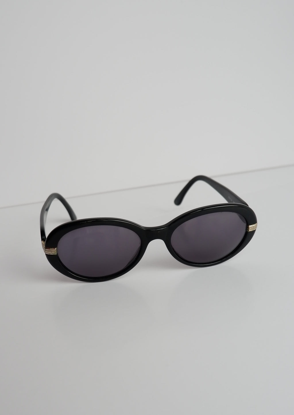 Authentiques lunettes de soleil rondes vintage Fendi noires d'occasion