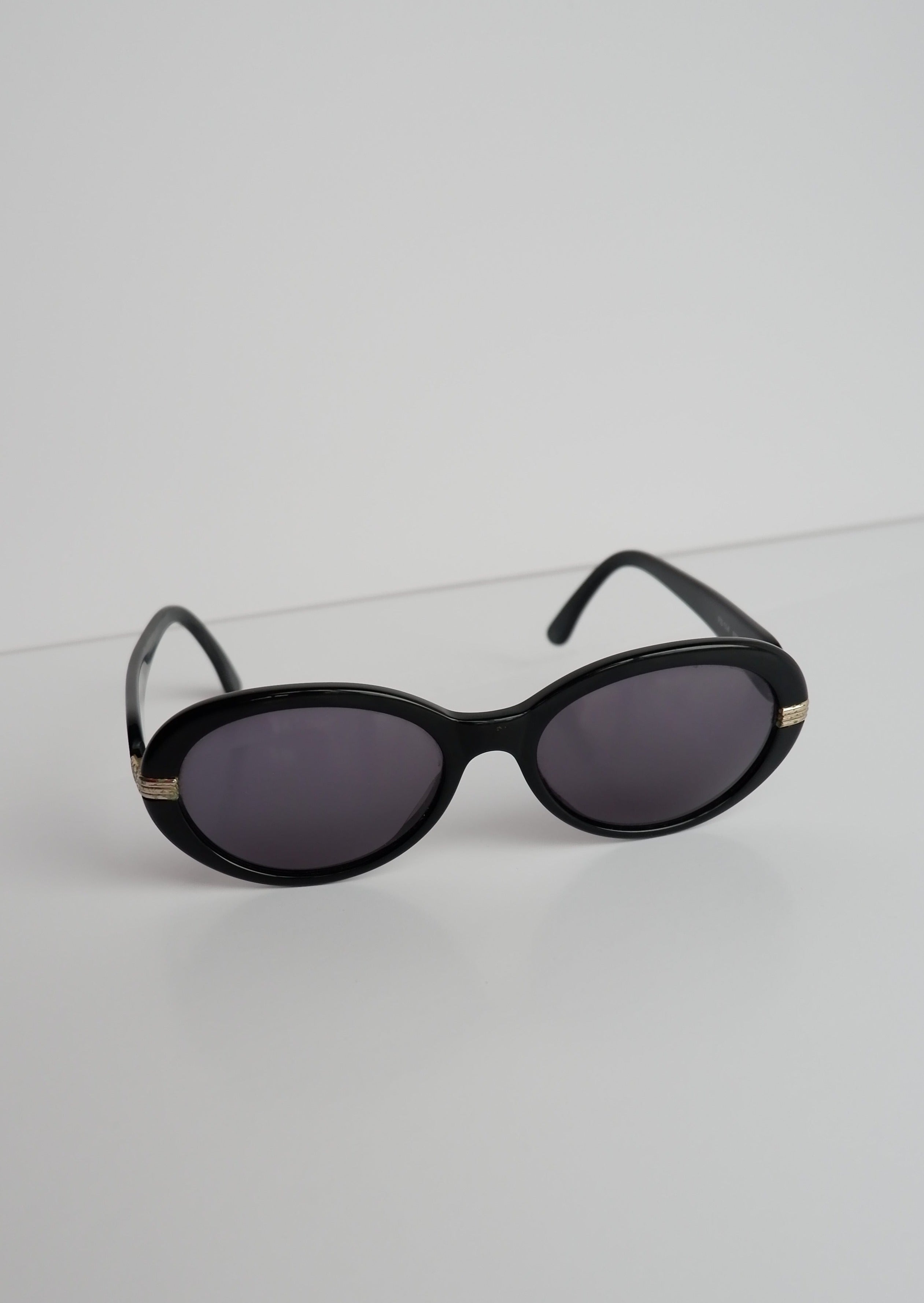 Authentiques lunettes de soleil rondes vintage Fendi noires d'occasion