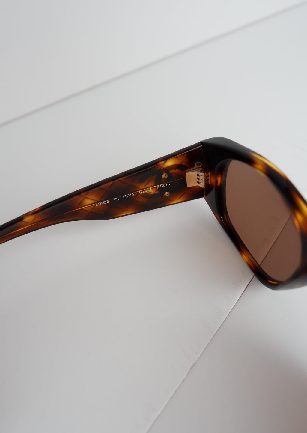 Lunettes de soleil carrées Chanel écaille de tortue authentiques d'occasion