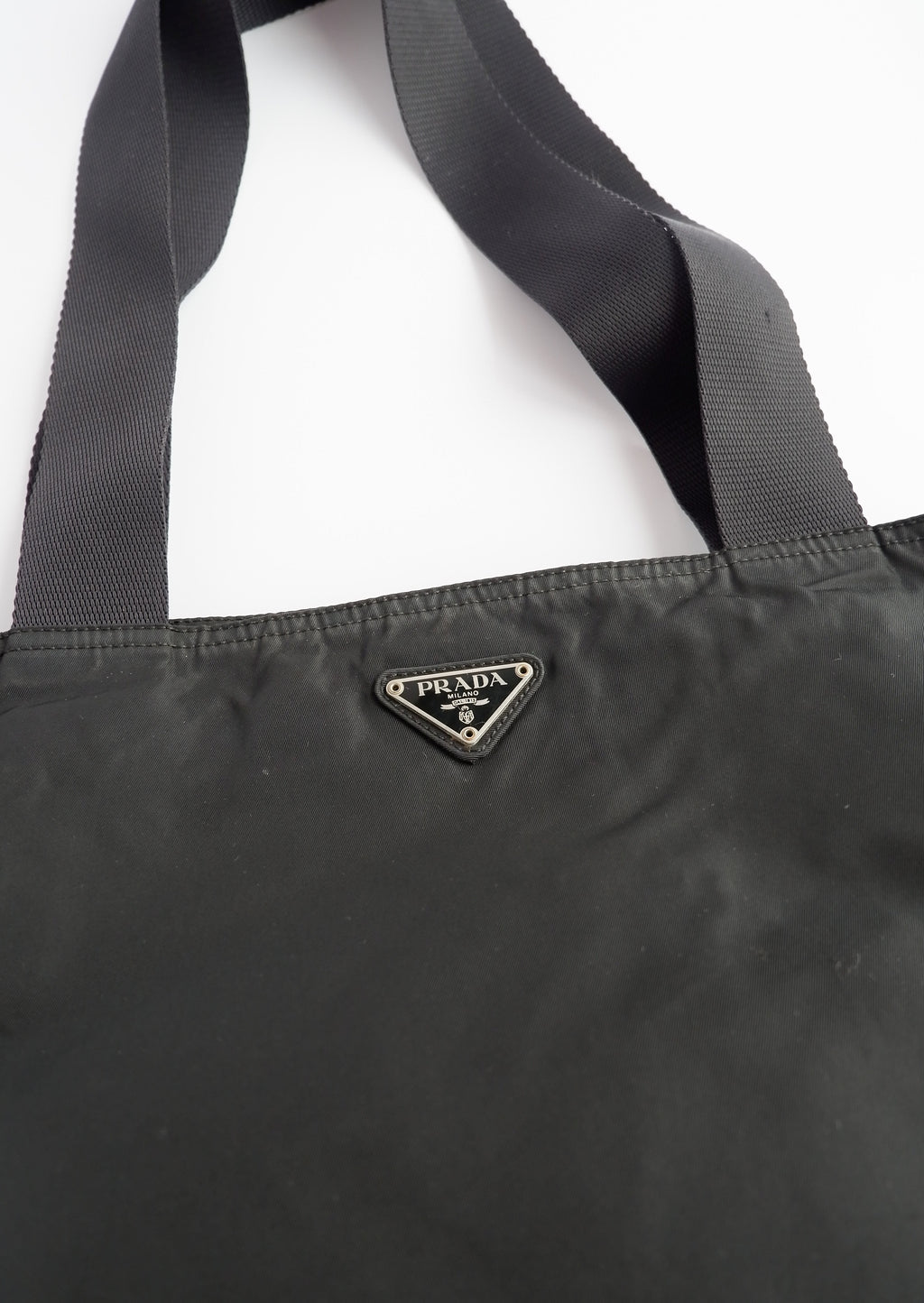 Fourre-tout bandoulière Prada authentique en nylon noir d'occasion