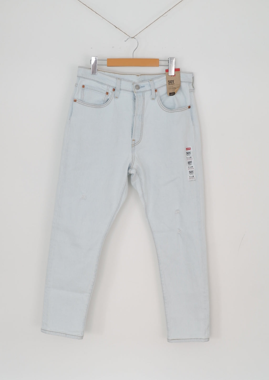 Levis NWT 501 Light Wash Ripped Skinny Jeans - 31