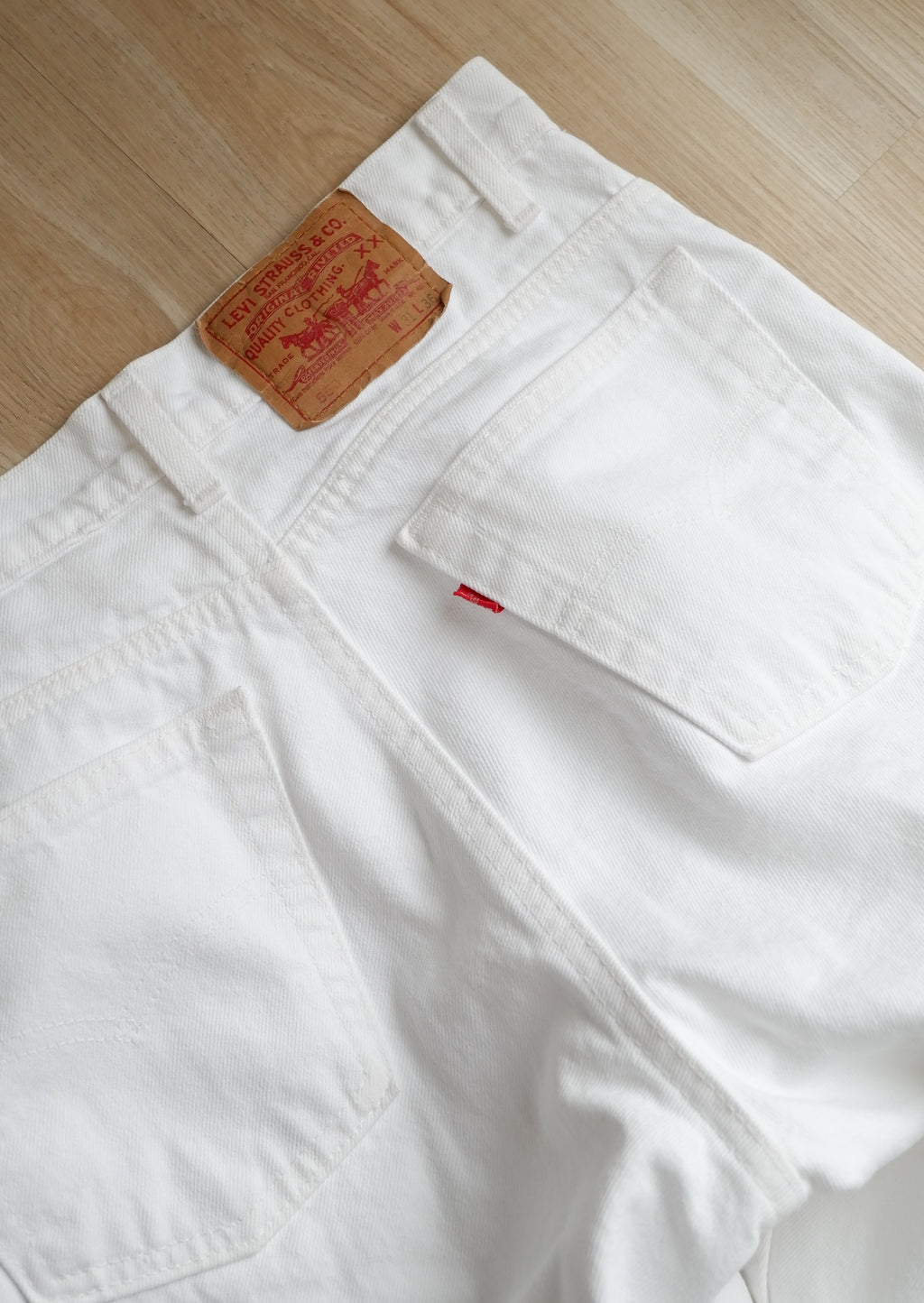 Levis Vintage 550 White Jeans - 30