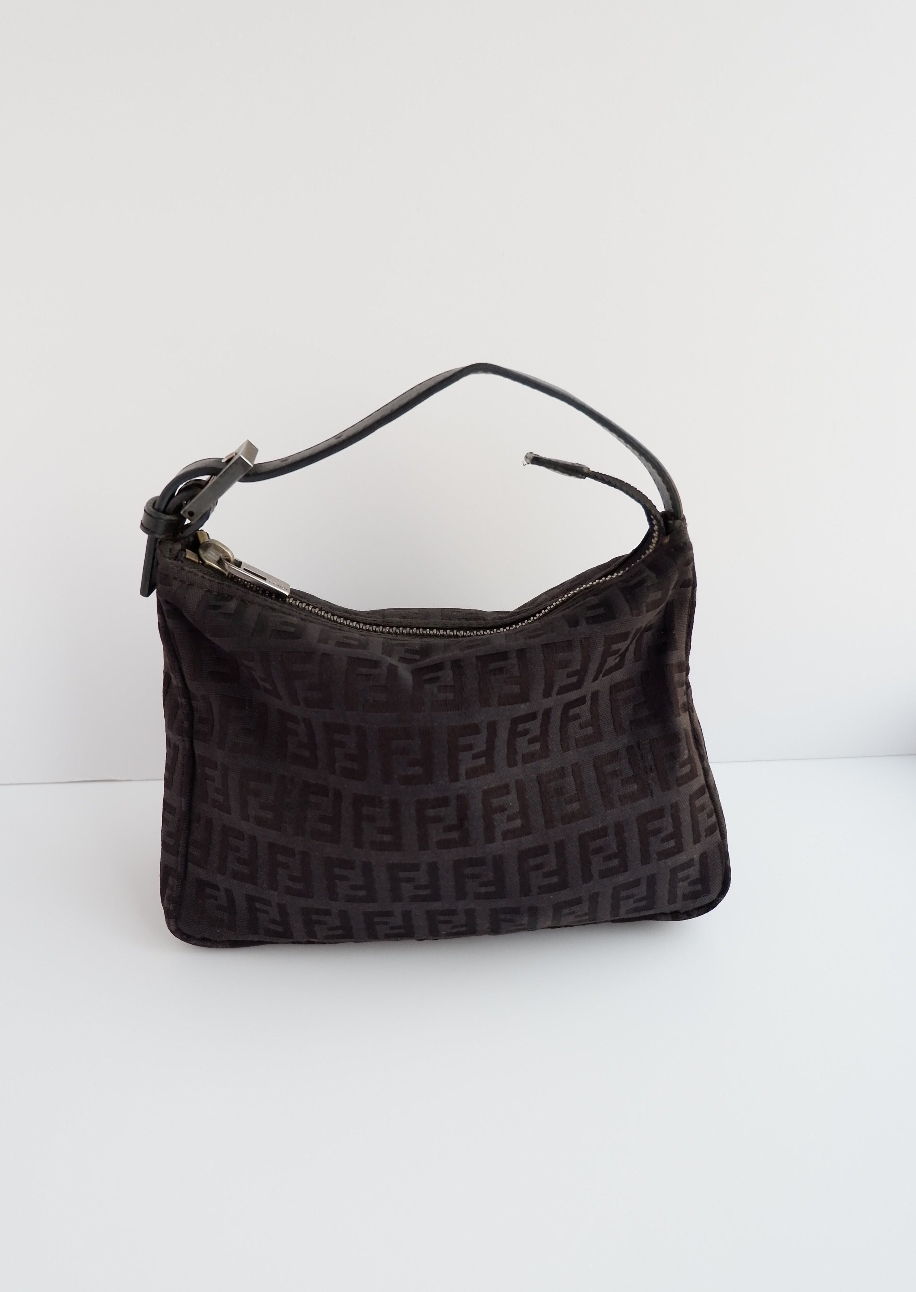 Pochette Fendi authentique d'occasion, imprimé FF noir