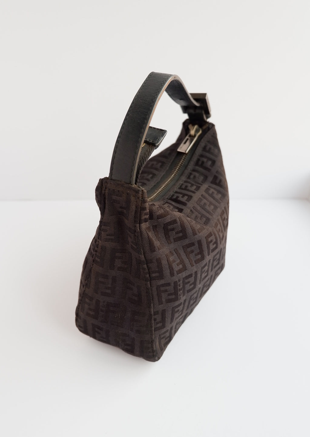 Pochette Fendi authentique d'occasion, imprimé FF noir