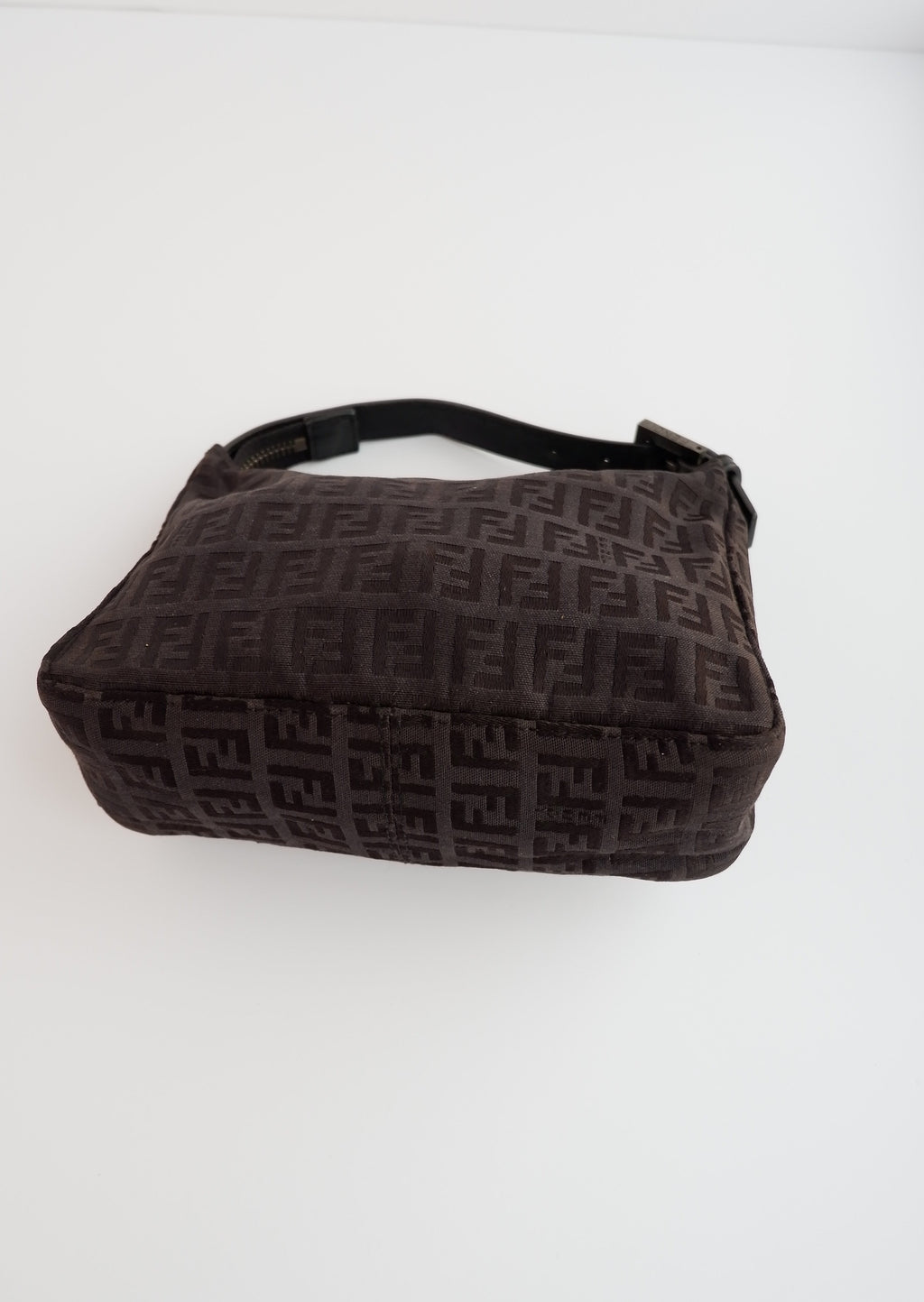 Pochette Fendi authentique d'occasion, imprimé FF noir