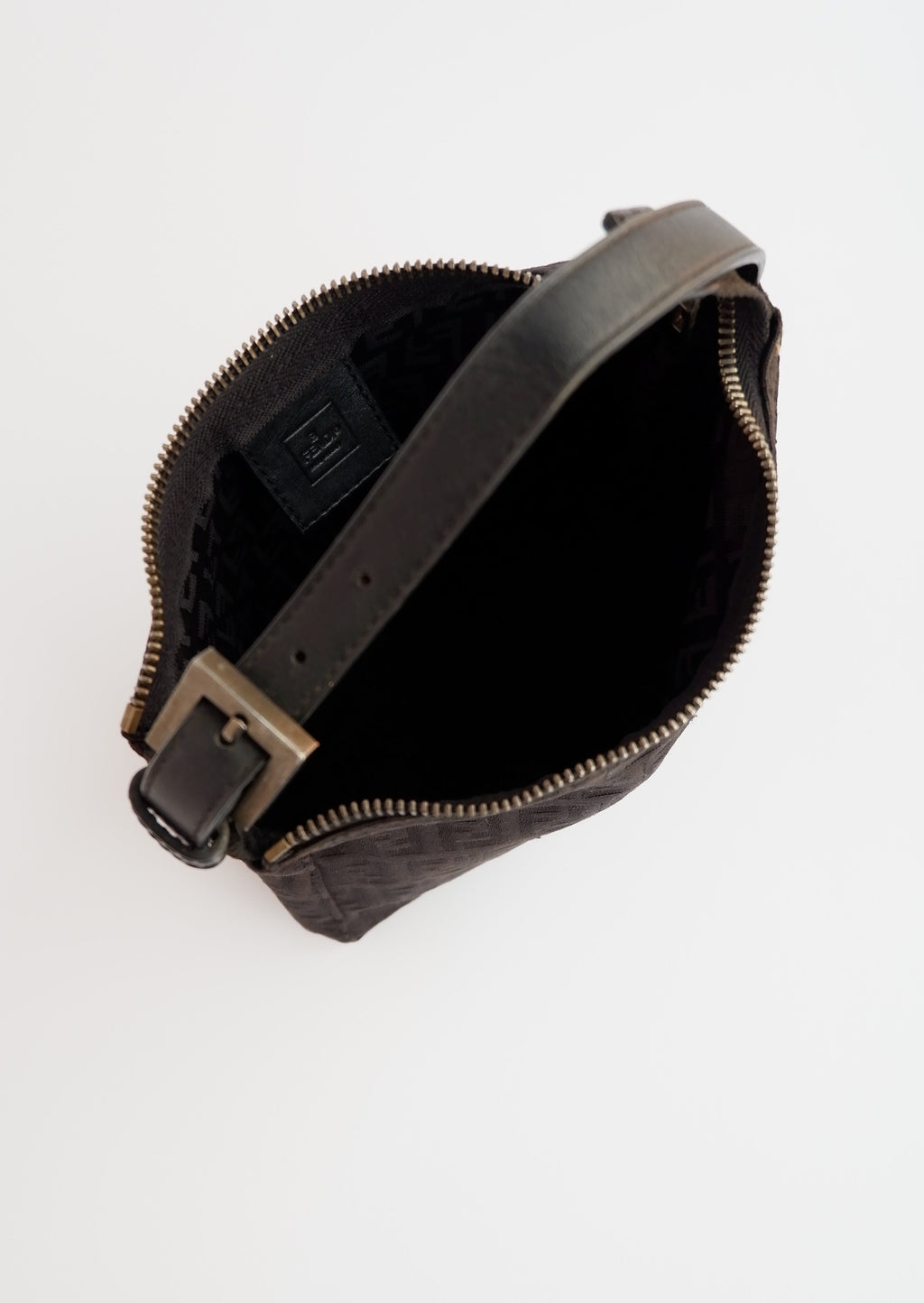 Pochette Fendi authentique d'occasion, imprimé FF noir