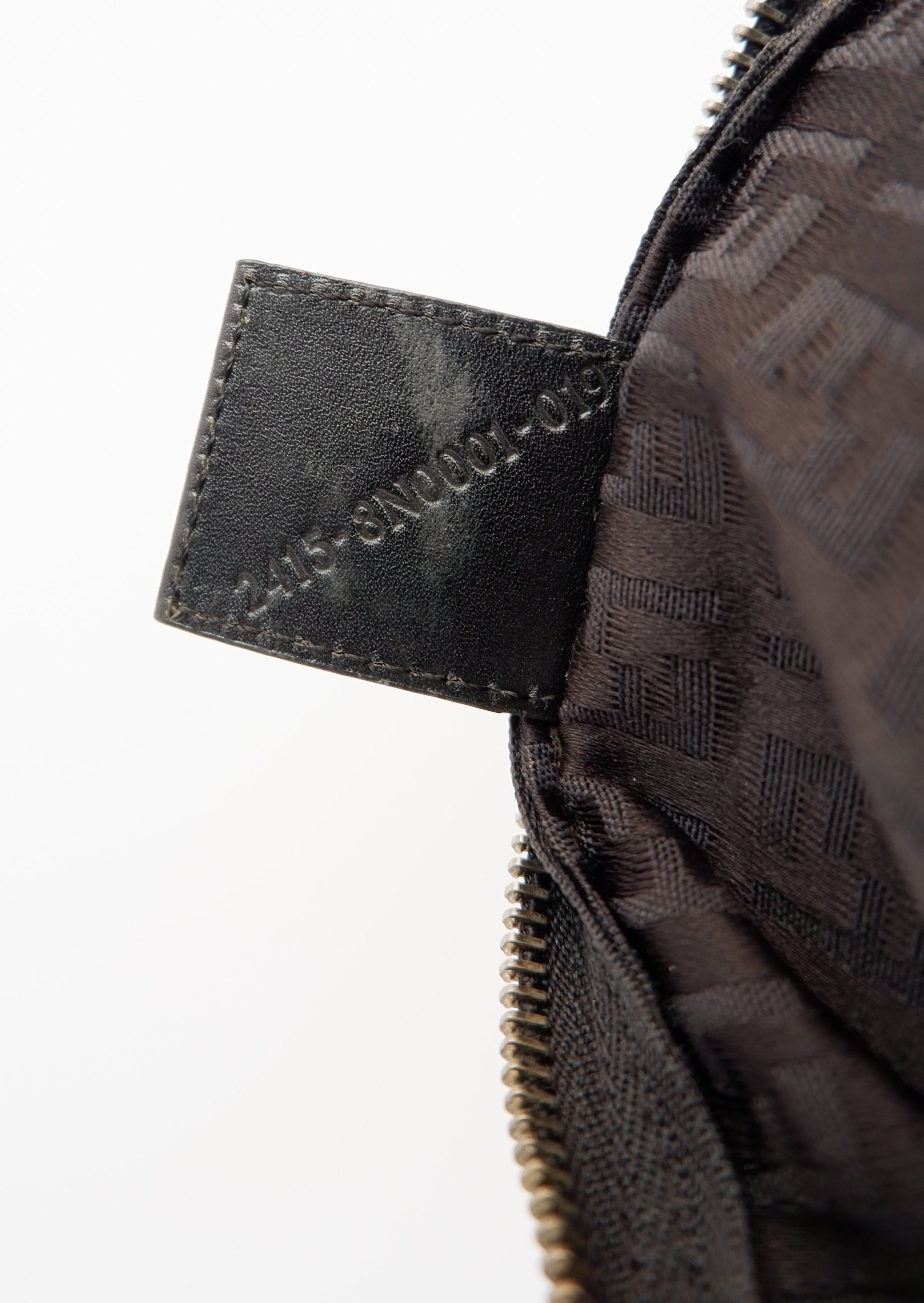 Pochette Fendi authentique d'occasion, imprimé FF noir