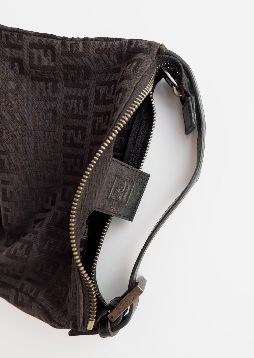 Pochette Fendi authentique d'occasion, imprimé FF noir