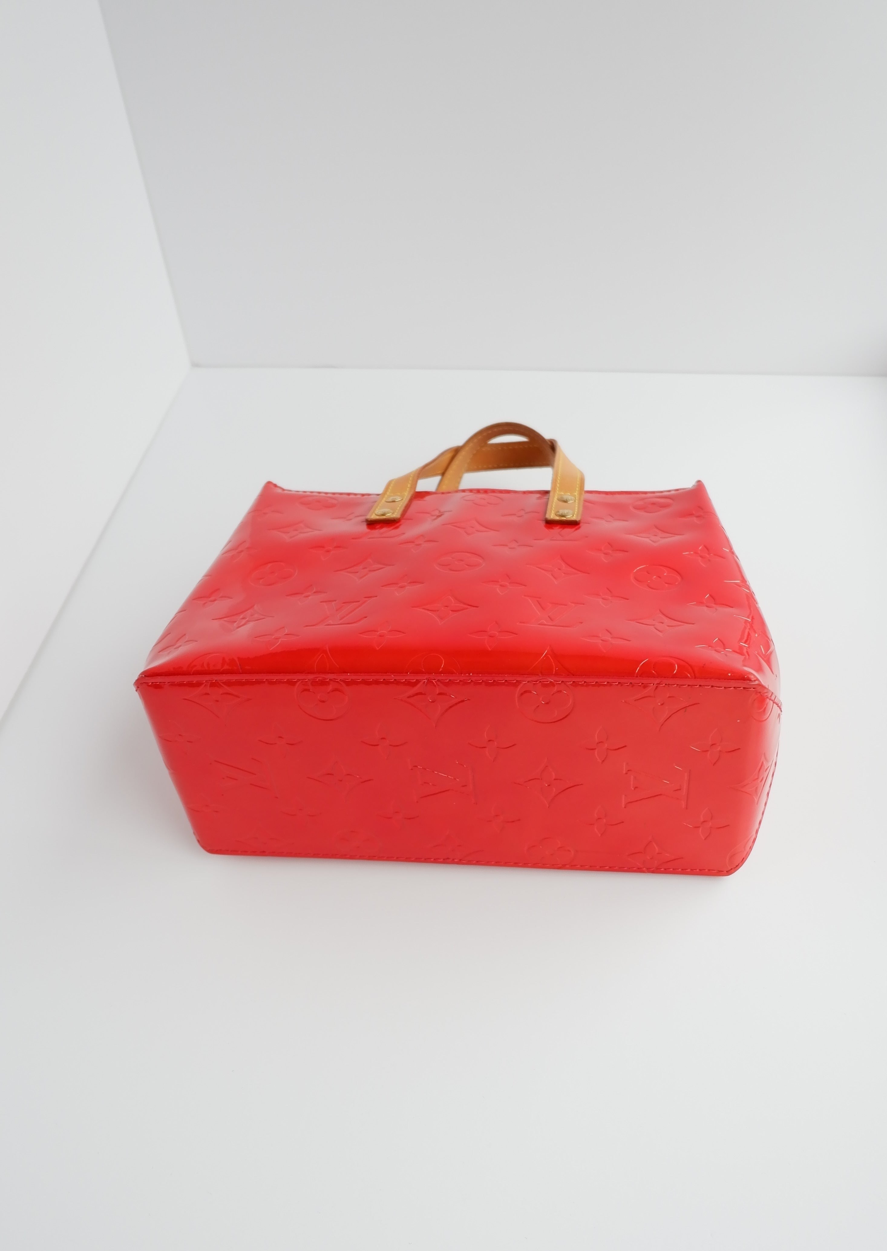 Sac à main Louis Vuitton Reade en cuir verni rouge authentique d'occasion