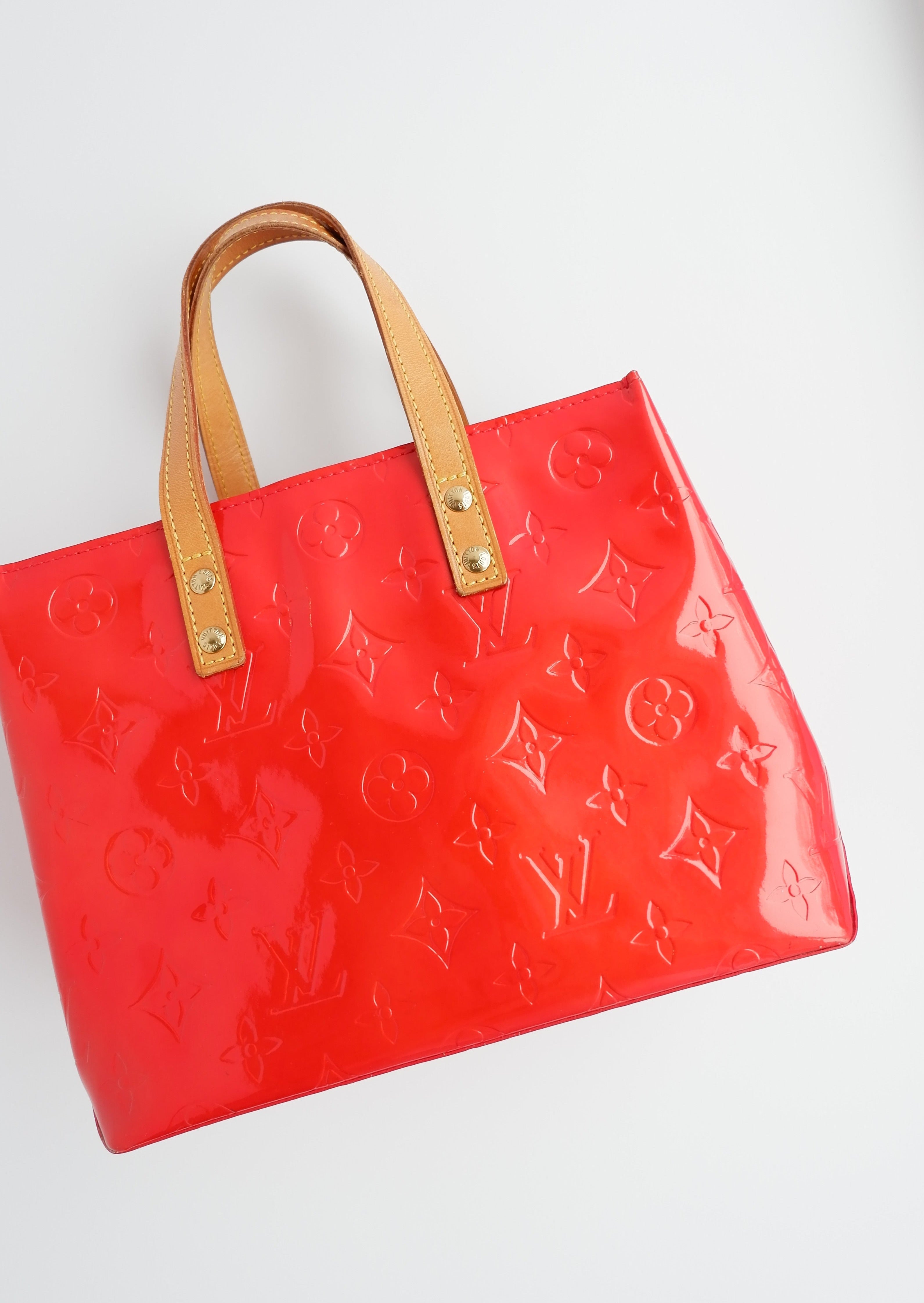 Sac à main Louis Vuitton Reade en cuir verni rouge authentique d'occasion