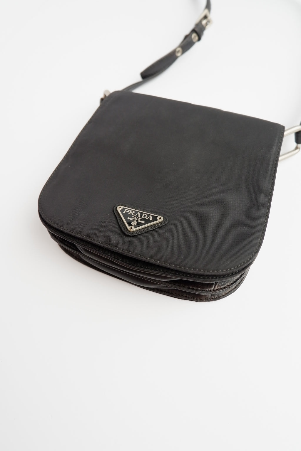 Besace Prada authentique d'occasion en nylon noir