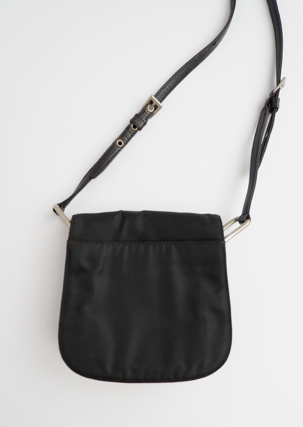Besace Prada authentique d'occasion en nylon noir