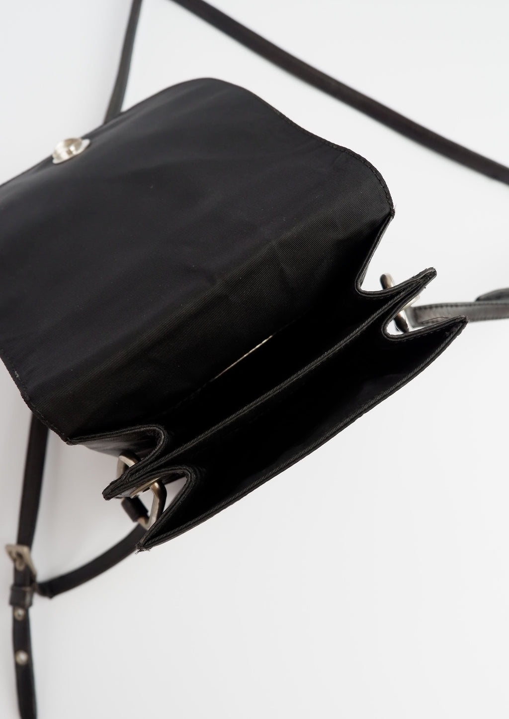 Besace Prada authentique d'occasion en nylon noir